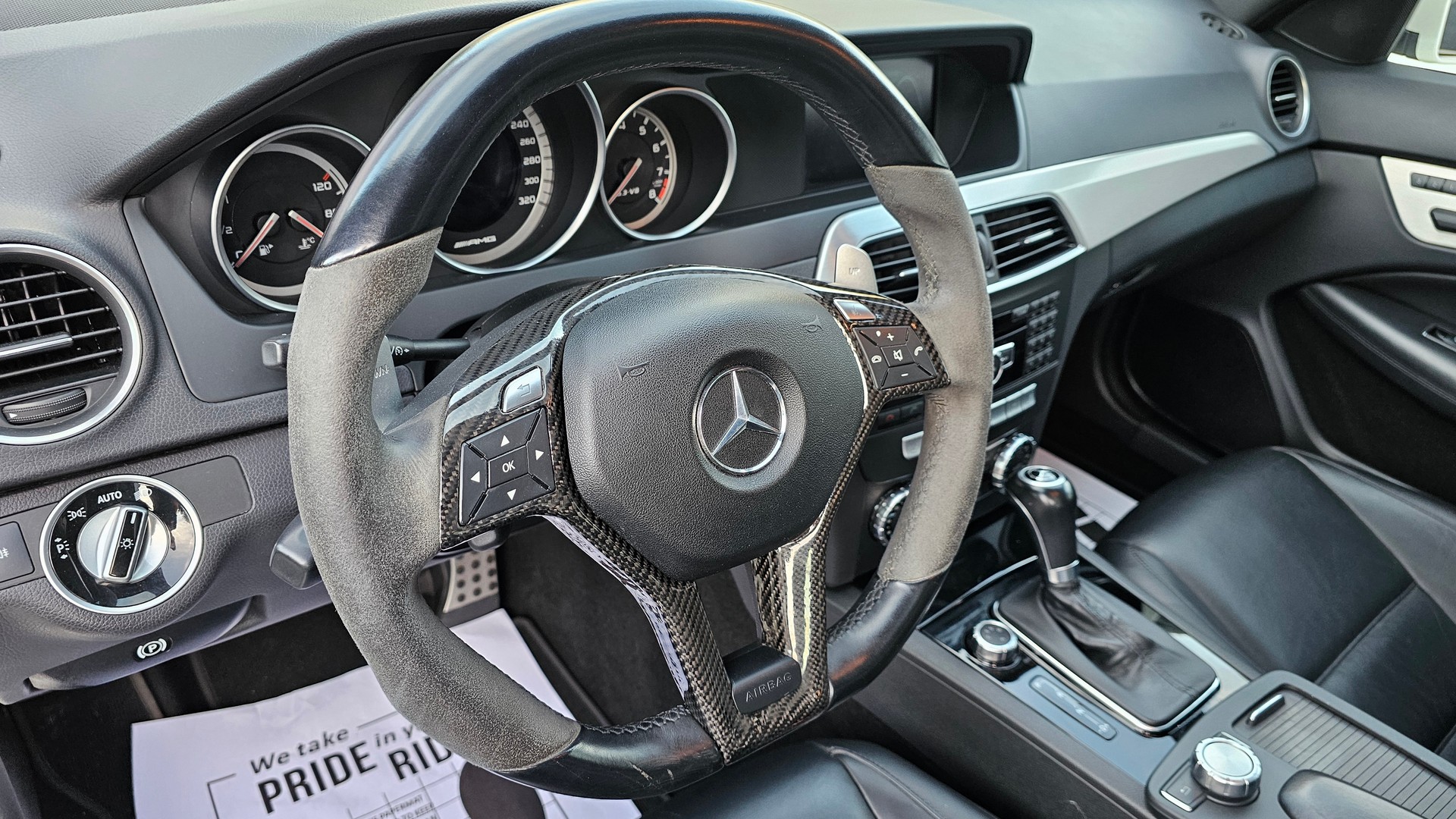 MERCEDES-BENZ C 63 Coupé AMG Speedshift MCT-image-9