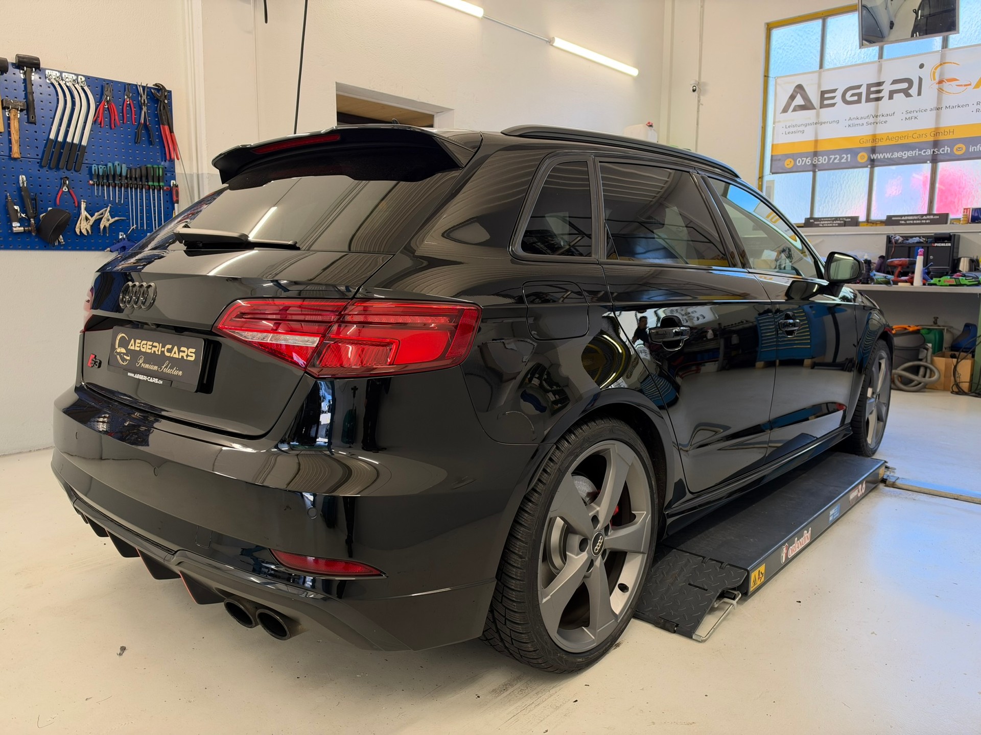 AUDI S3 Sportback 2.0 TFSI quattro S-tronic-showroom-element-3