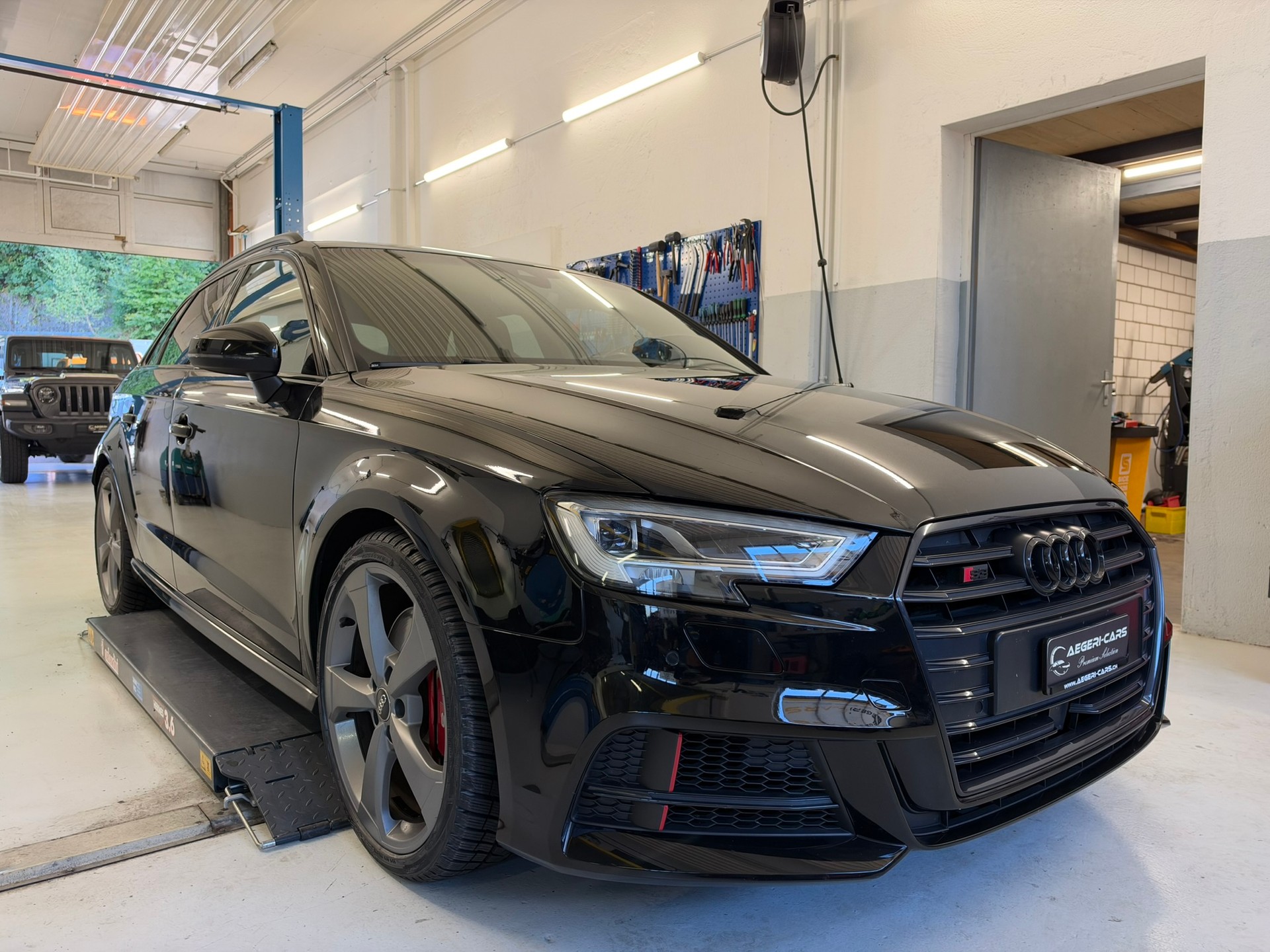 AUDI S3 Sportback 2.0 TFSI quattro S-tronic-showroom-element-2