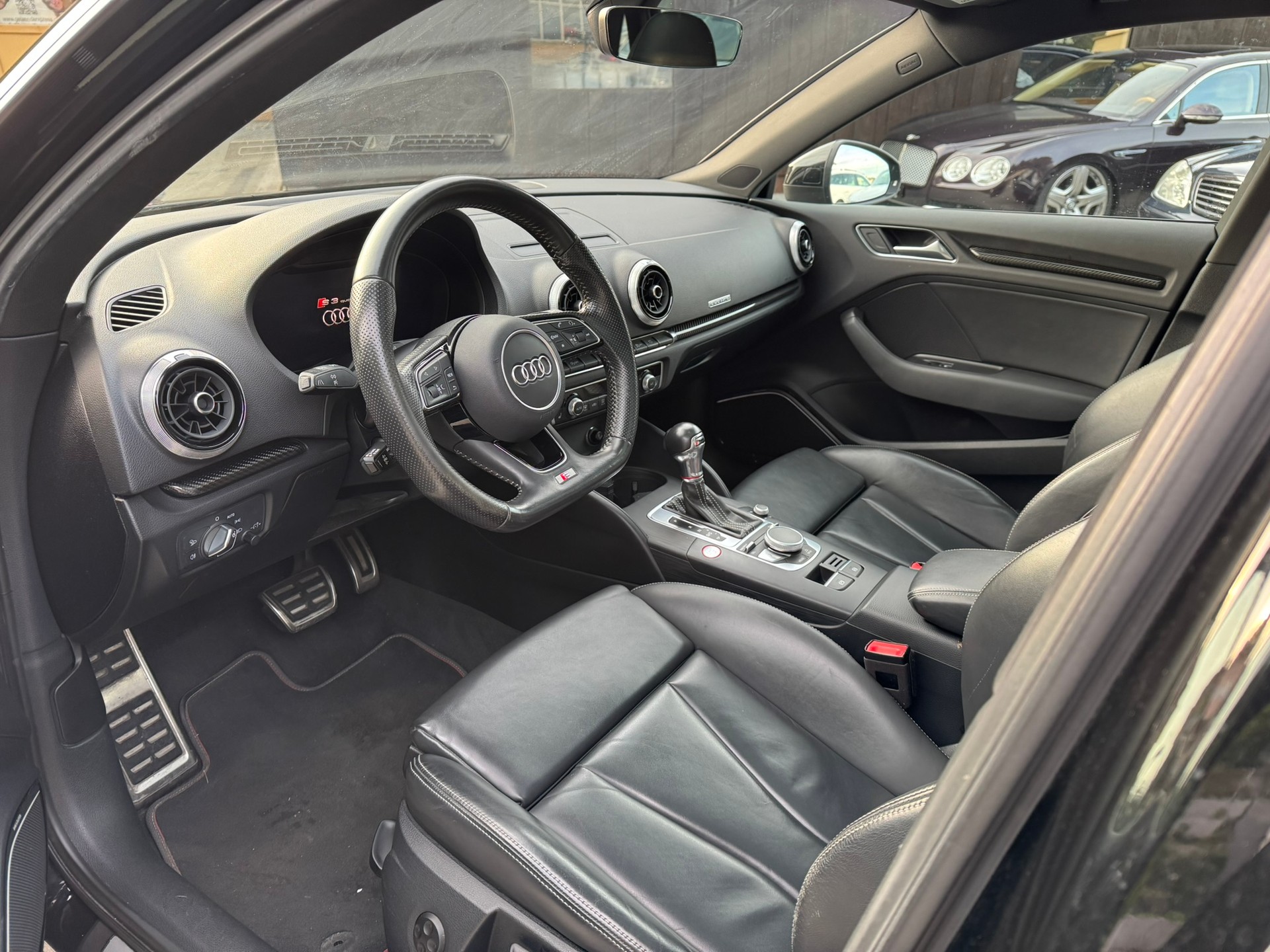 AUDI S3 Sportback 2.0 TFSI quattro S-tronic-image-9