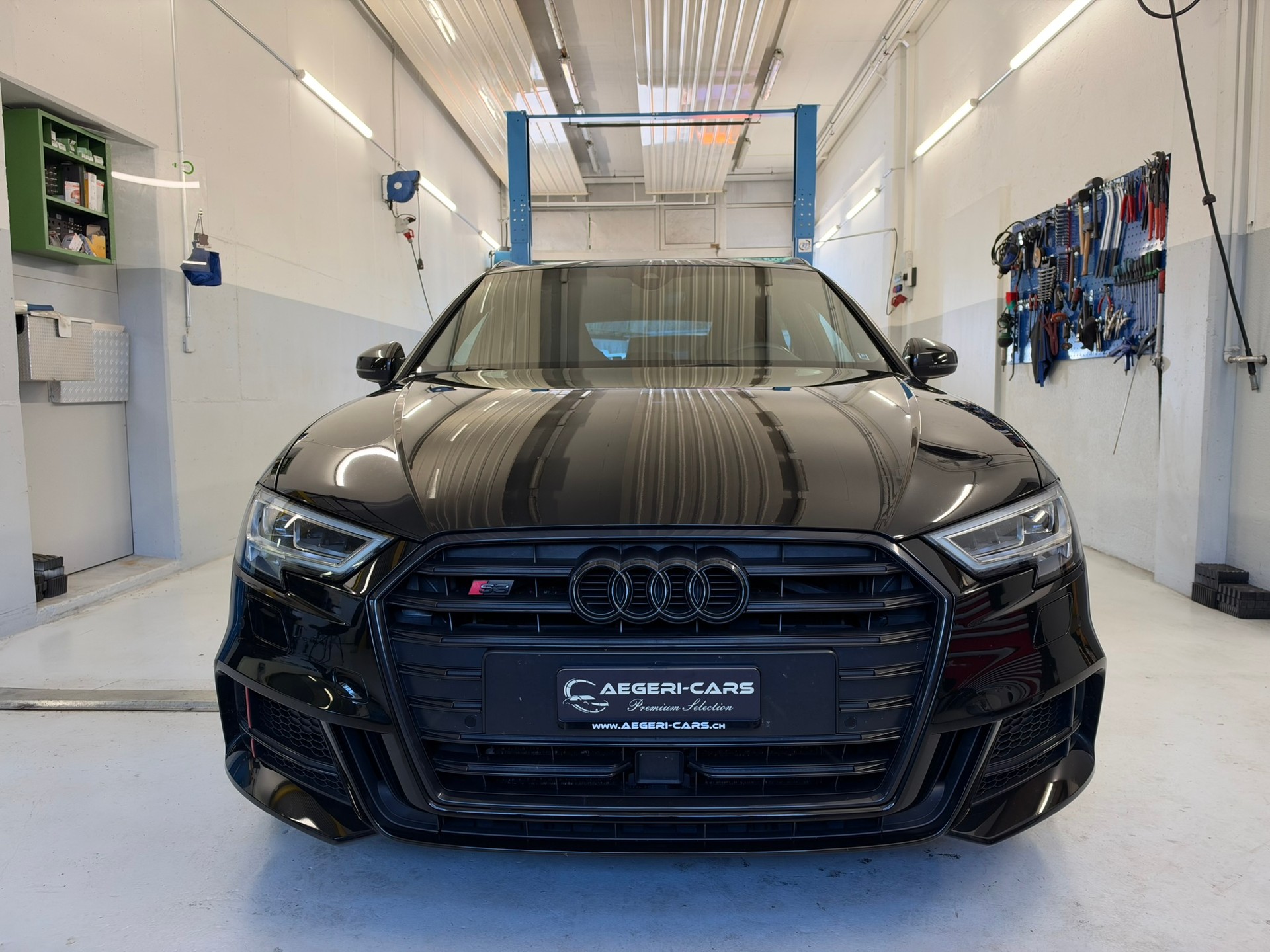 AUDI S3 Sportback 2.0 TFSI quattro S-tronic-showroom-element-1