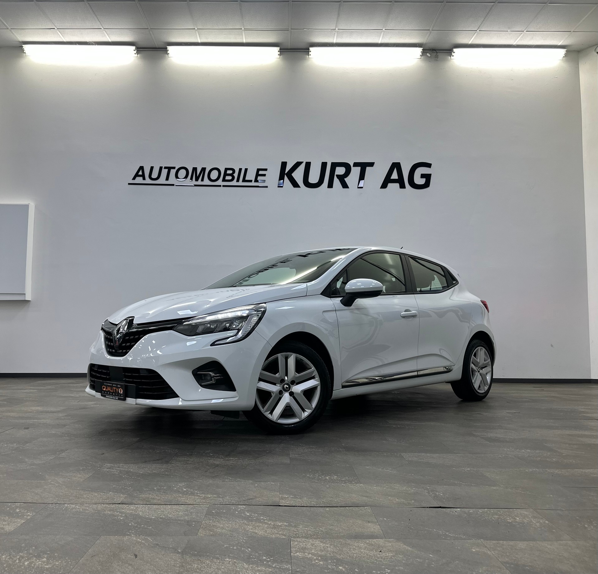 RENAULT Clio 1.0 Business-showroom-element-1