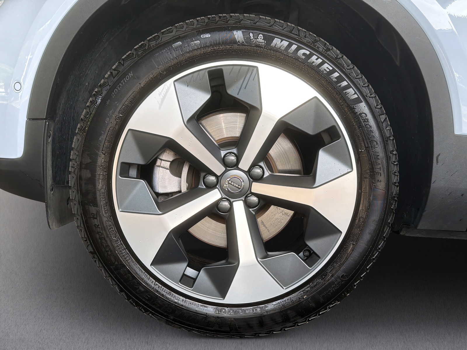 VOLVO XC40 2.0 B3 MH Plus Dark-image-21