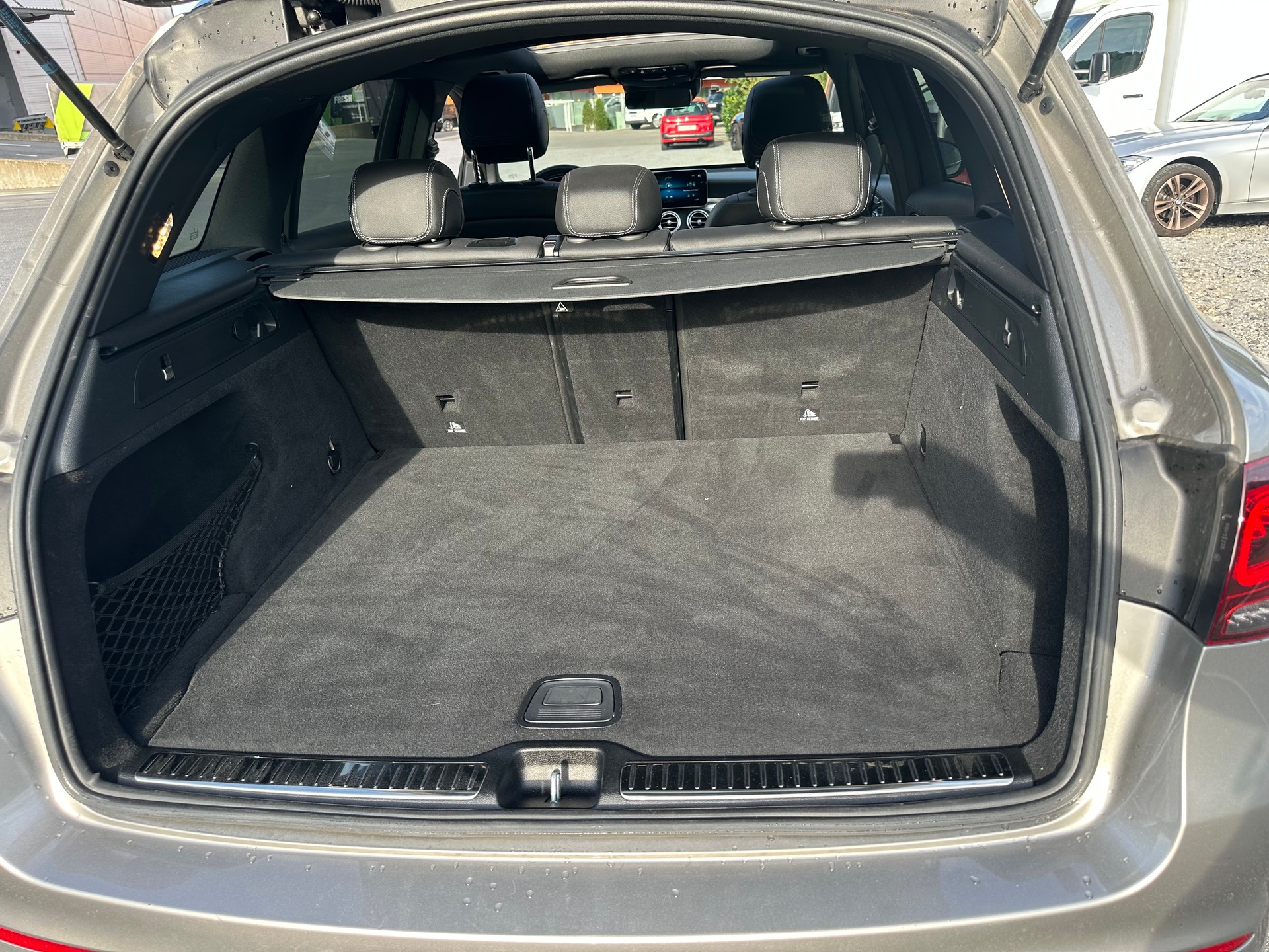 MERCEDES-BENZ GLC 300 AMG Line Plus 4Matic 9G-Tronic-image-24