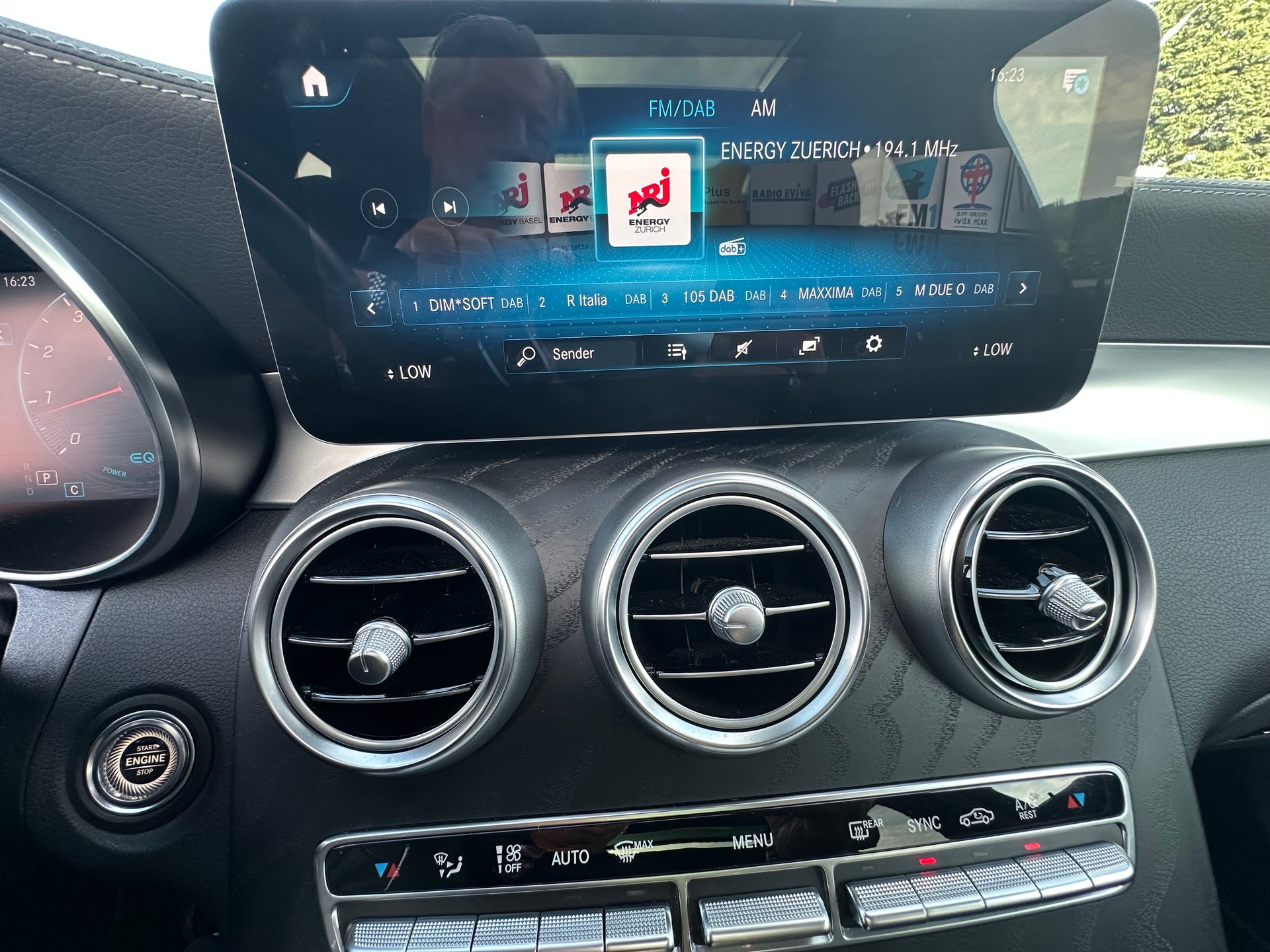 MERCEDES-BENZ GLC 300 AMG Line Plus 4Matic 9G-Tronic-image-18