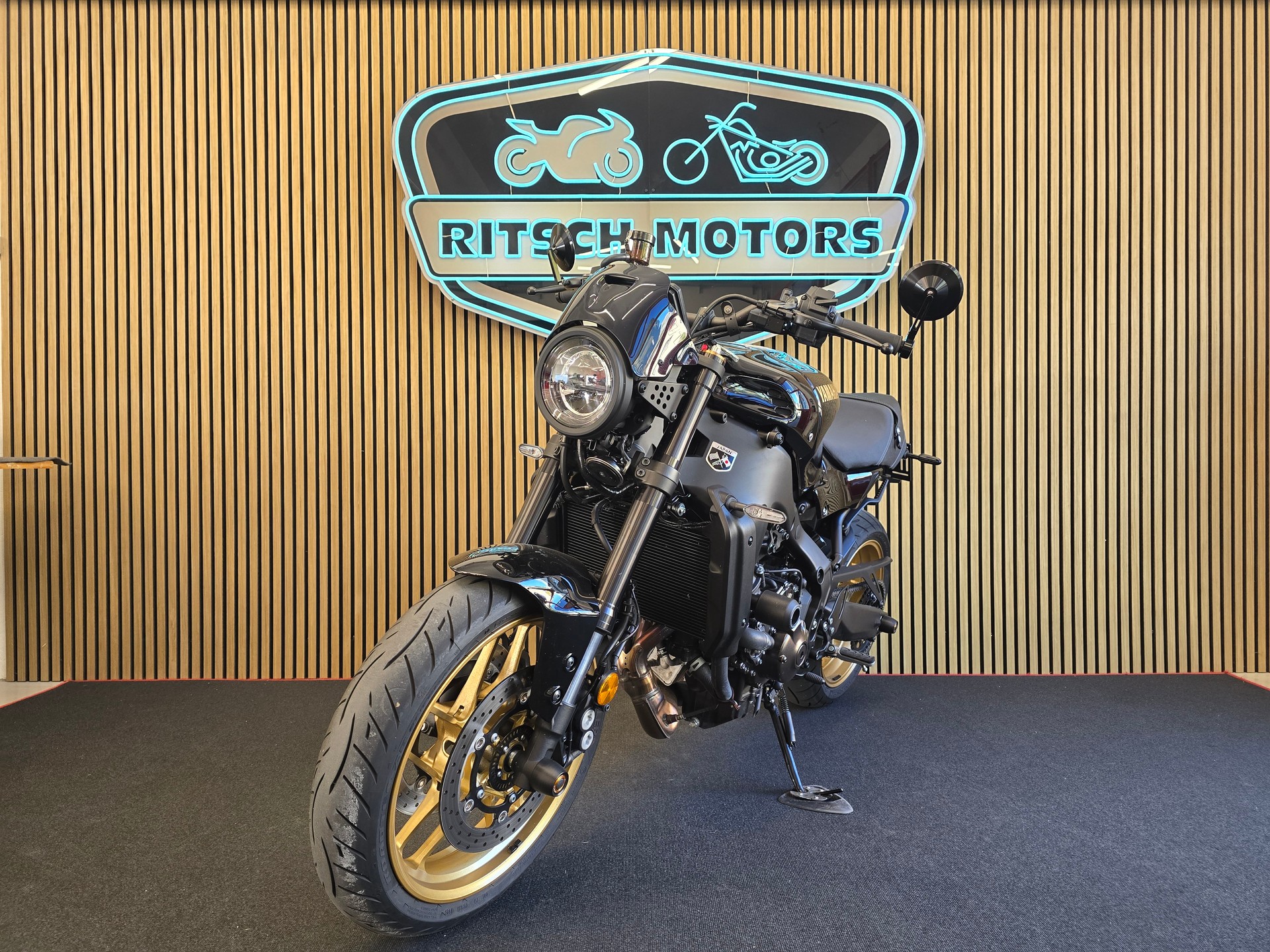 YAMAHA XSR 900-image-2