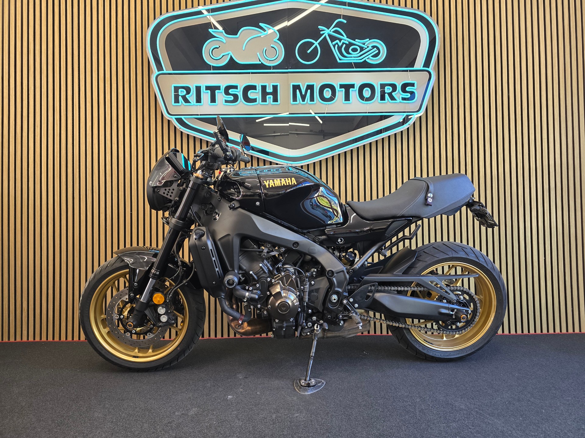 YAMAHA XSR 900-image-3