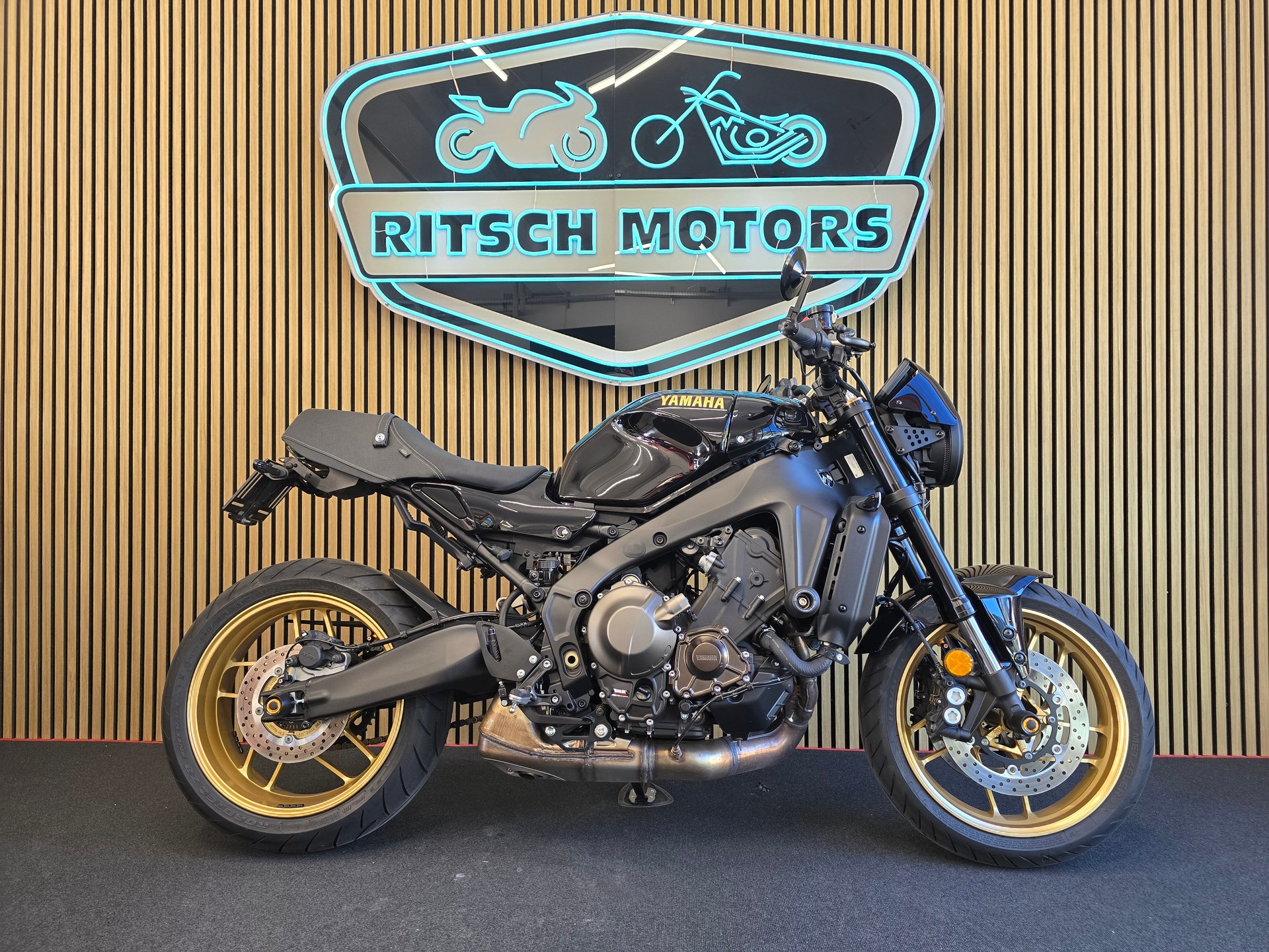 YAMAHA XSR 900-image-0