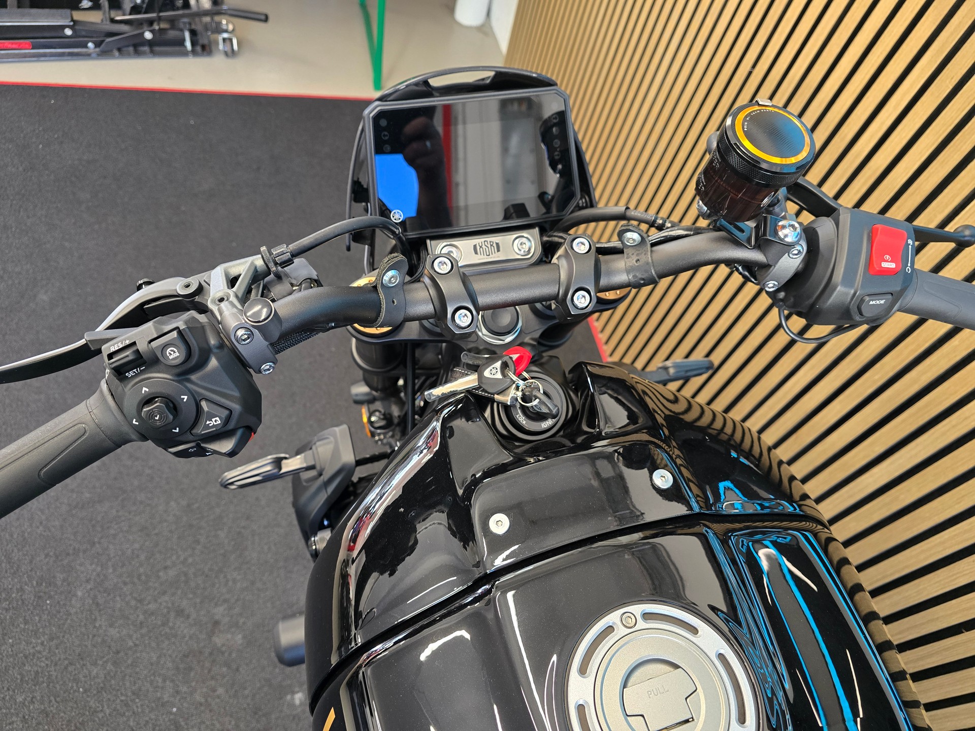 YAMAHA XSR 900-image-10