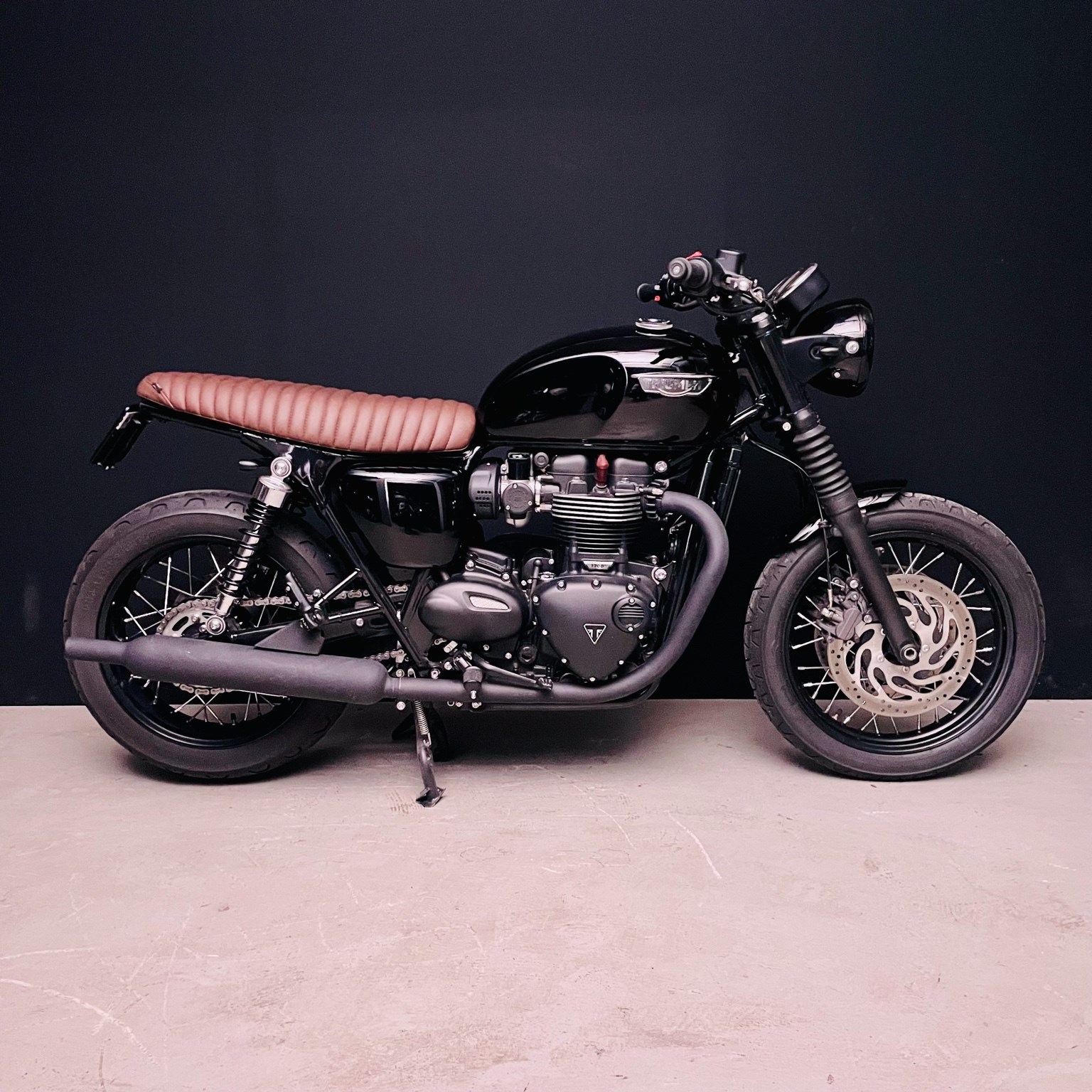 TRIUMPH Bonneville T120 Black-image-0