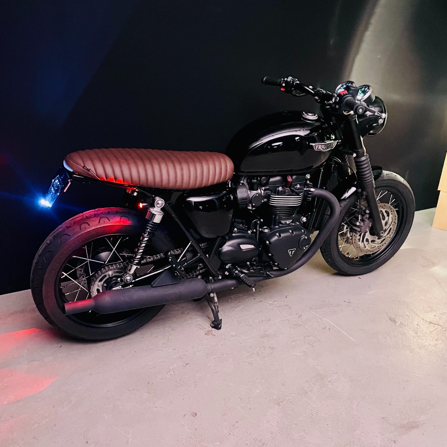 TRIUMPH Bonneville T120 Black-image-3