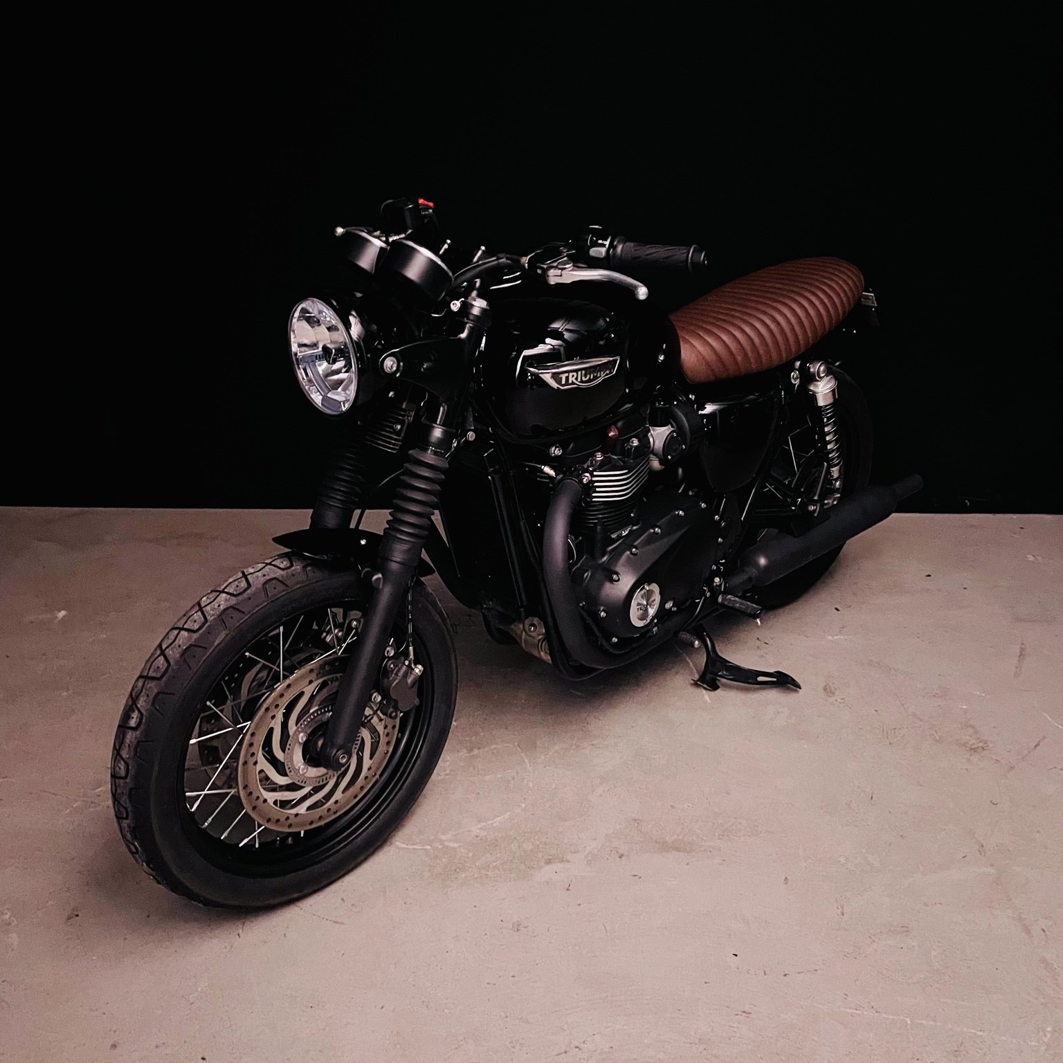 TRIUMPH Bonneville T120 Black-image-1
