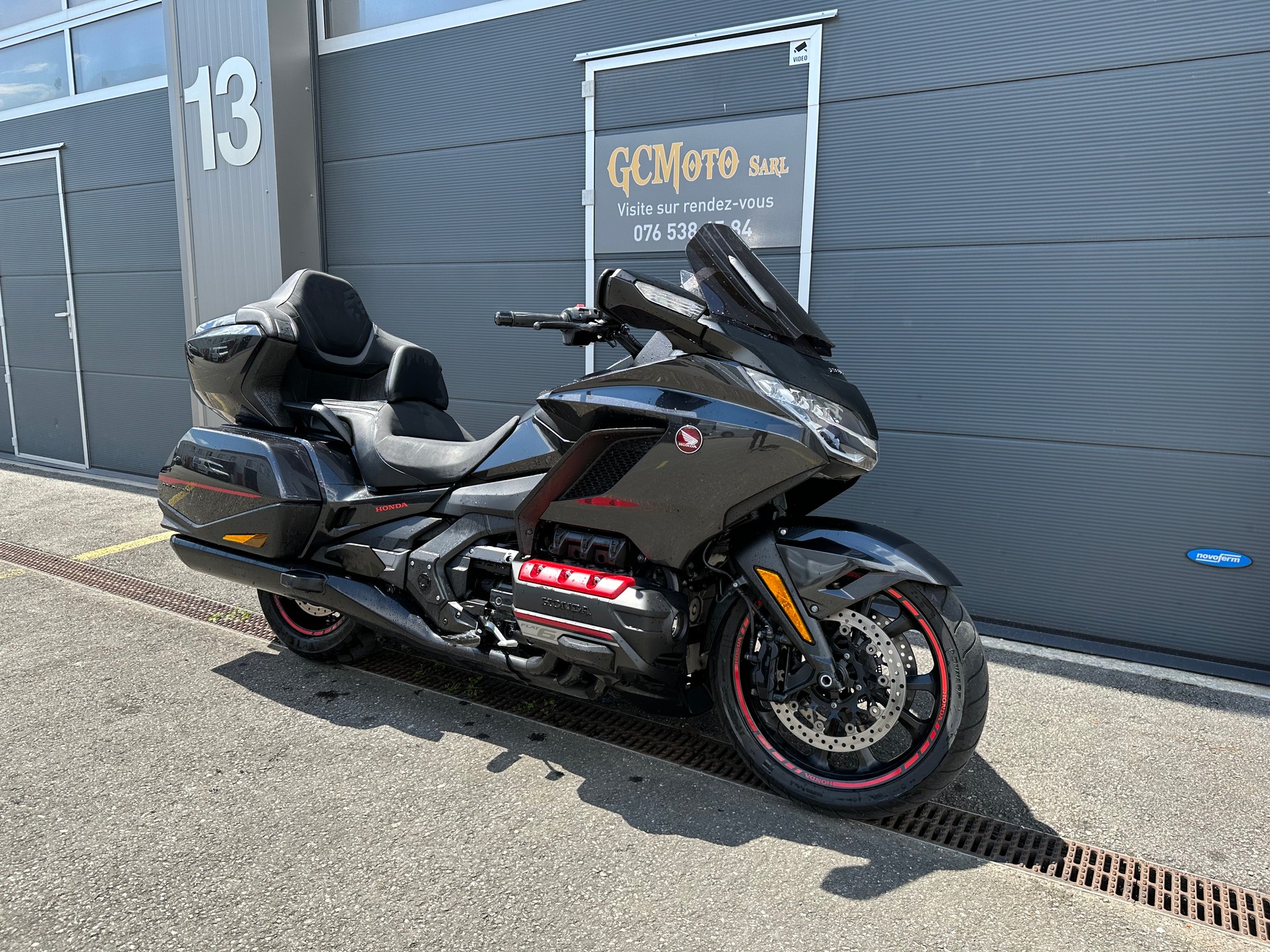 HONDA GL 1800 Goldwing-image-1