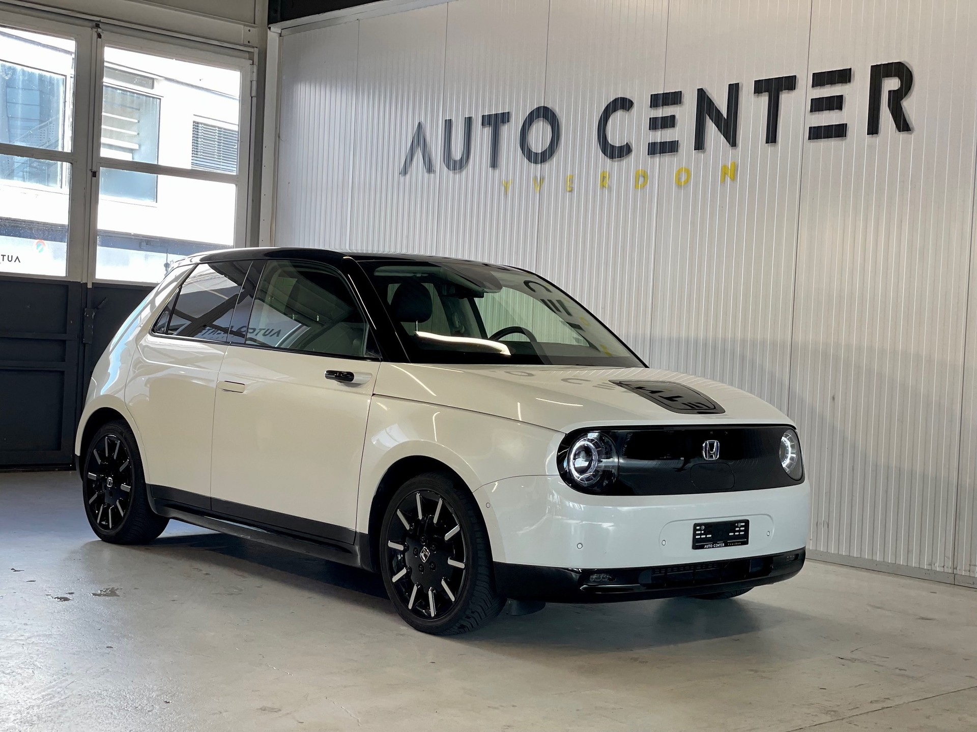 HONDA e Advance-showroom-element-1