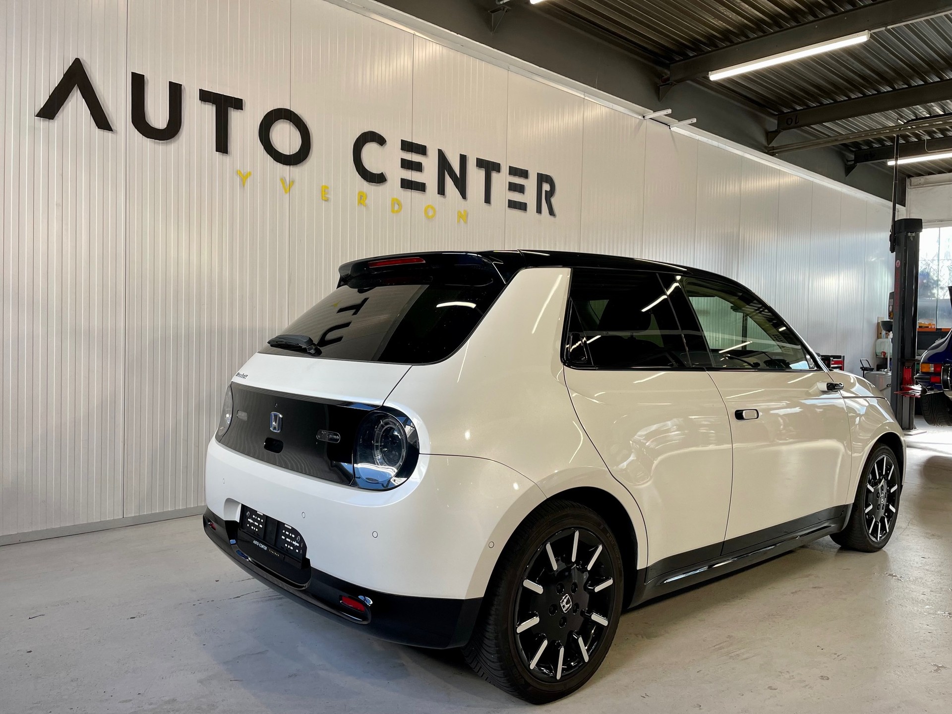 HONDA e Advance-showroom-element-2