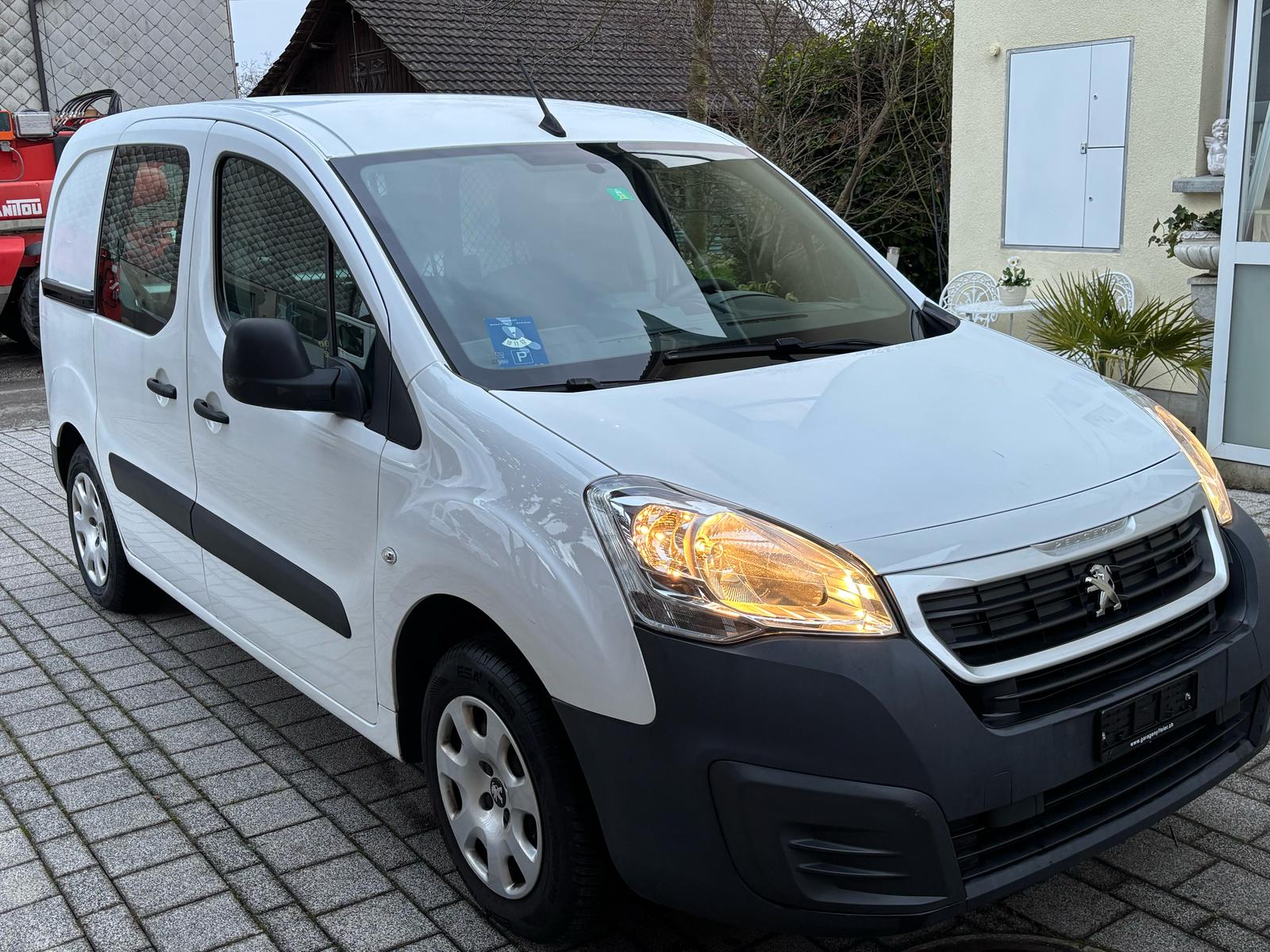 PEUGEOT Partner 1.6 BlueHDi Active-image-1