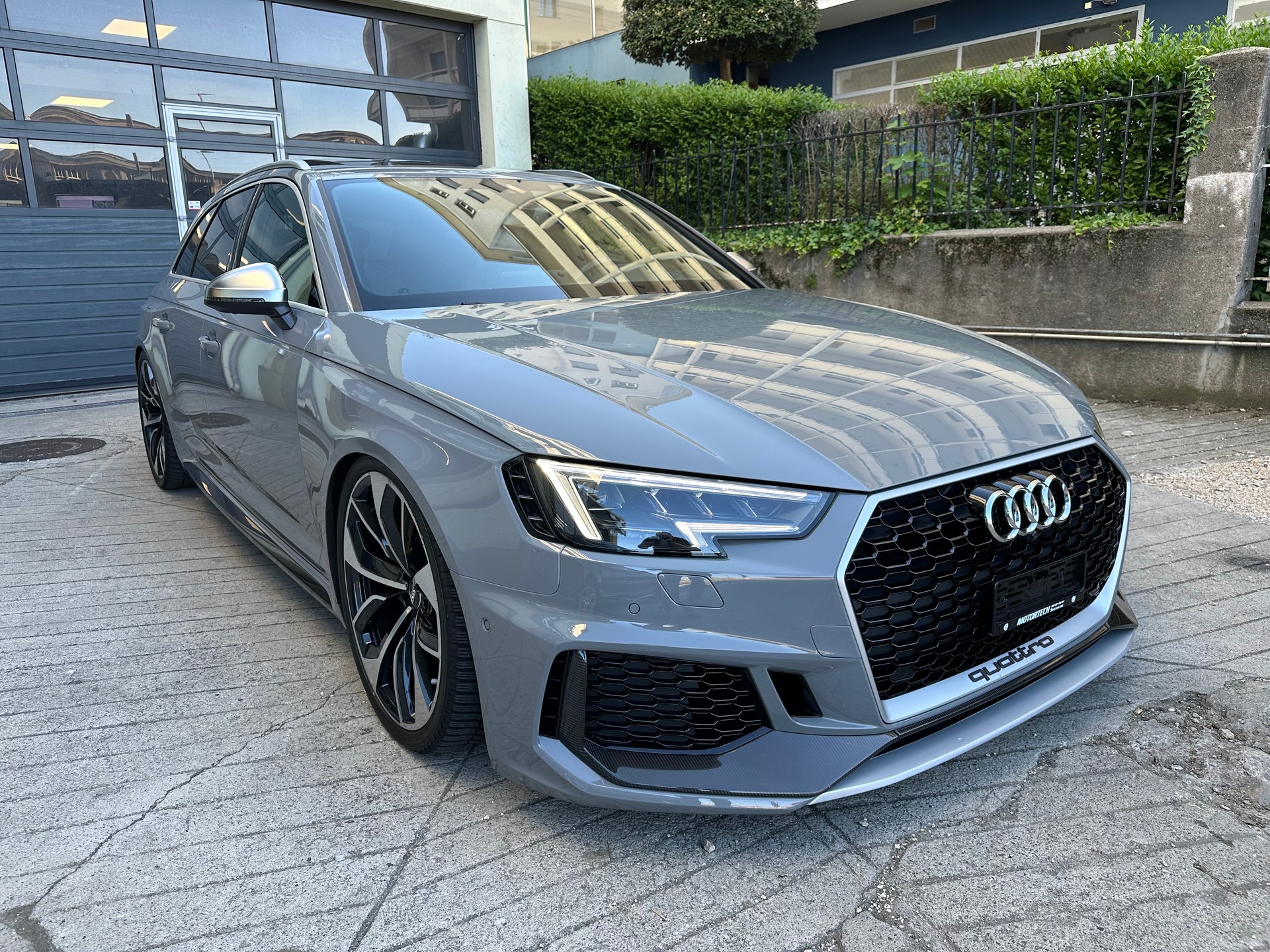AUDI RS4 Avant 2.9 TFSI quattro tiptronic-image-4