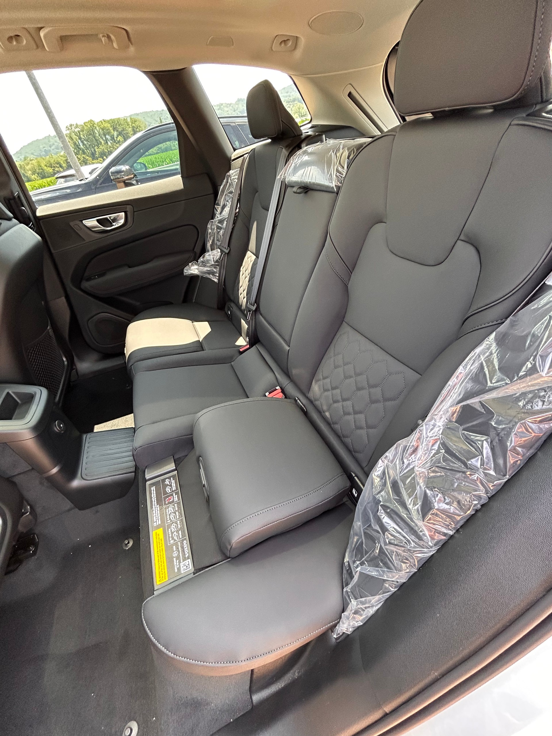 VOLVO XC60 T6 eAWD PluginHybrid Plus Dark Geartronic-image-9