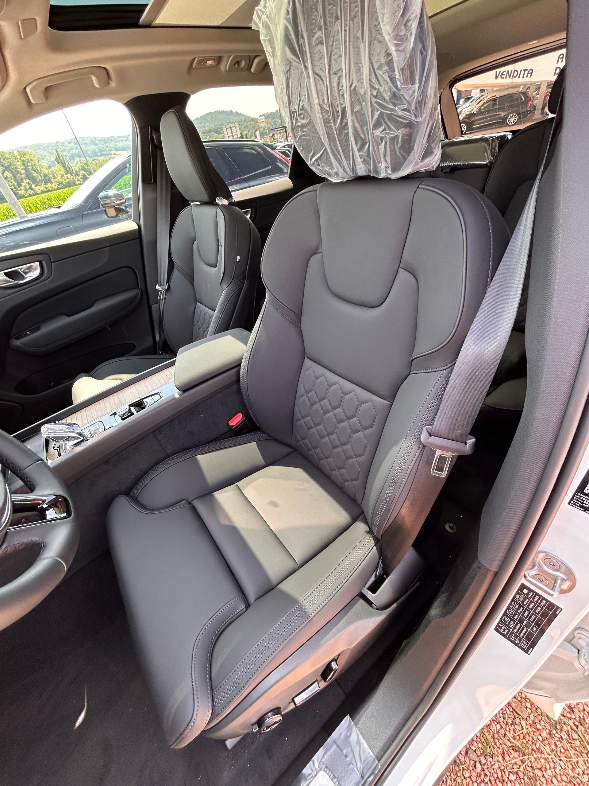 VOLVO XC60 T6 eAWD PluginHybrid Plus Dark Geartronic-image-10