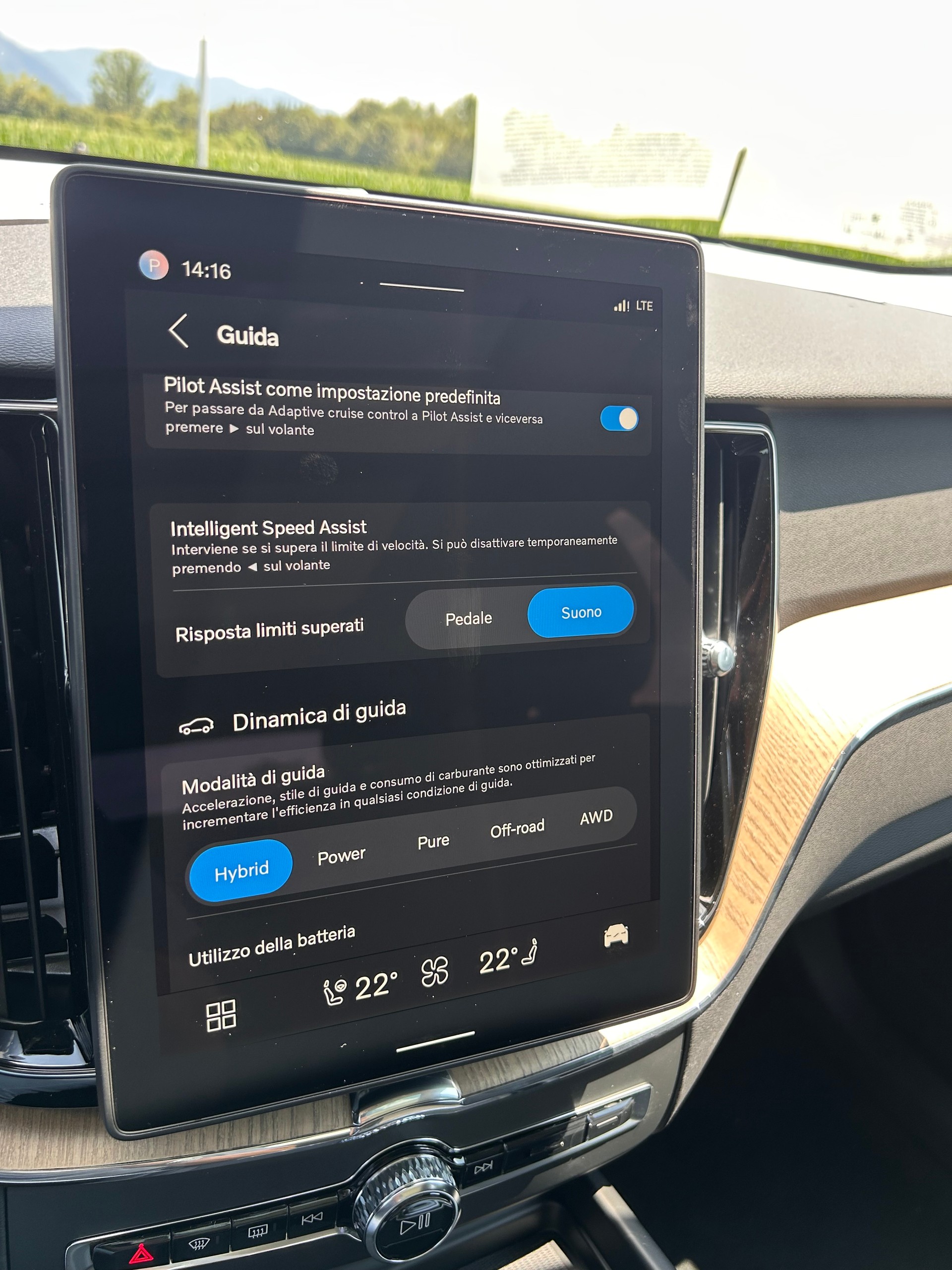 VOLVO XC60 T6 eAWD PluginHybrid Plus Dark Geartronic-image-14