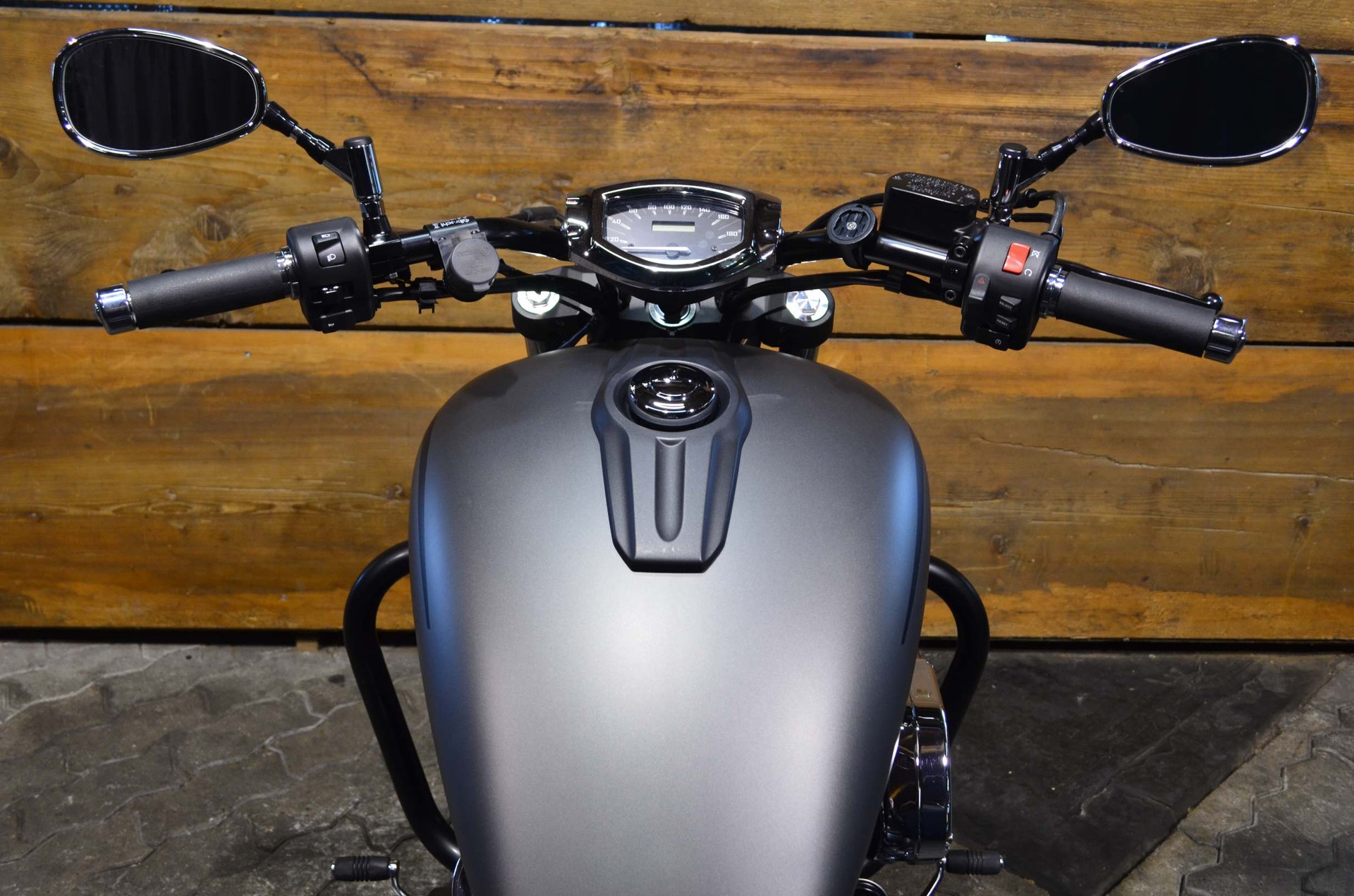 YAMAHA XVS 1300 CU Custom-image-2