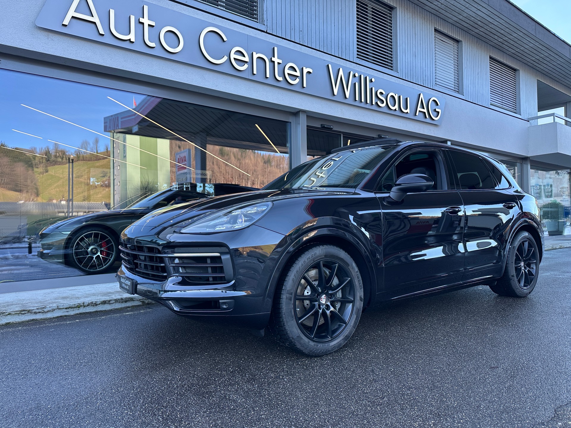 PORSCHE Cayenne S-showroom-element-1