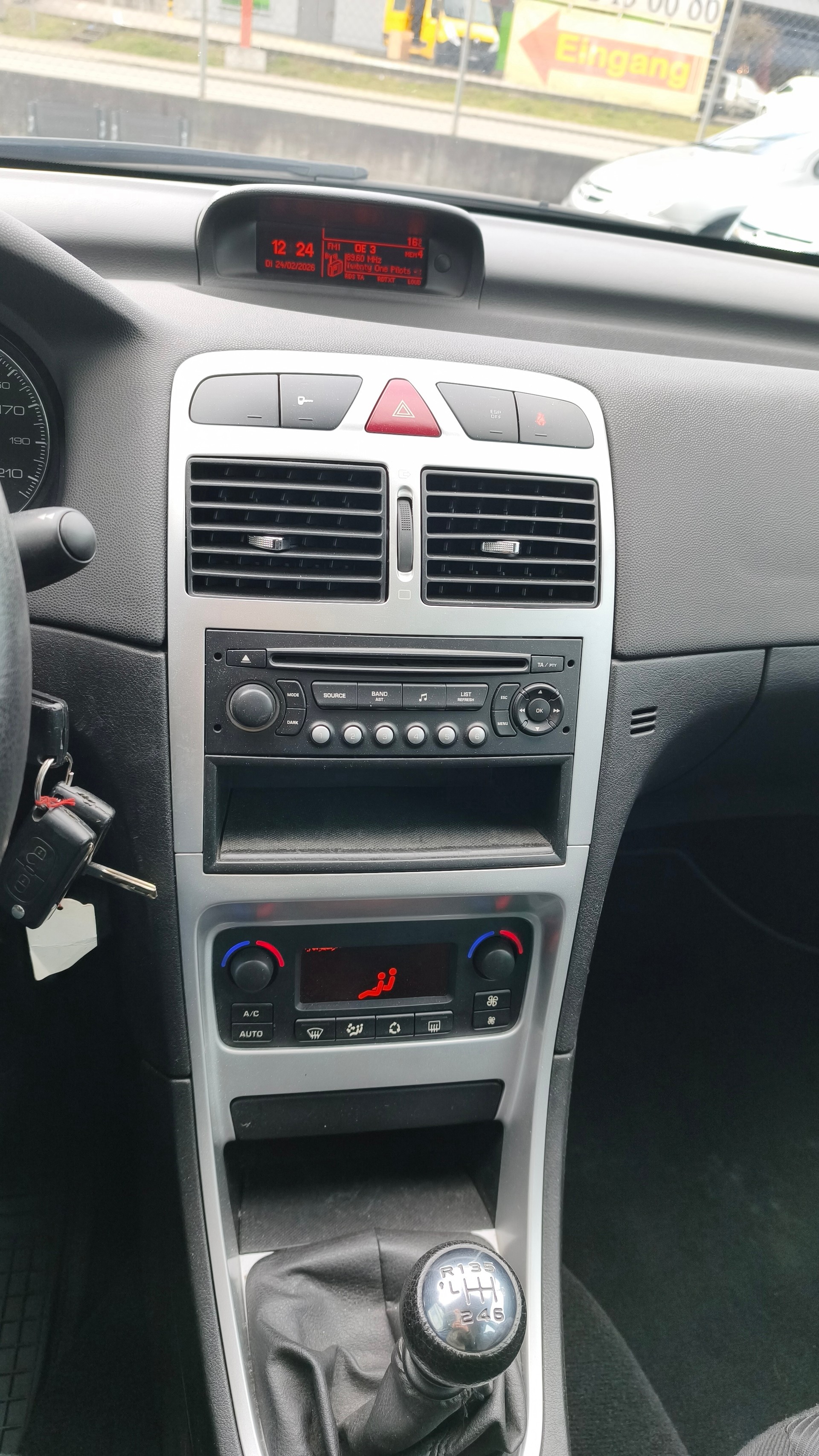 PEUGEOT 307 SW 2.0 HDI Black&Silver Edition-image-10