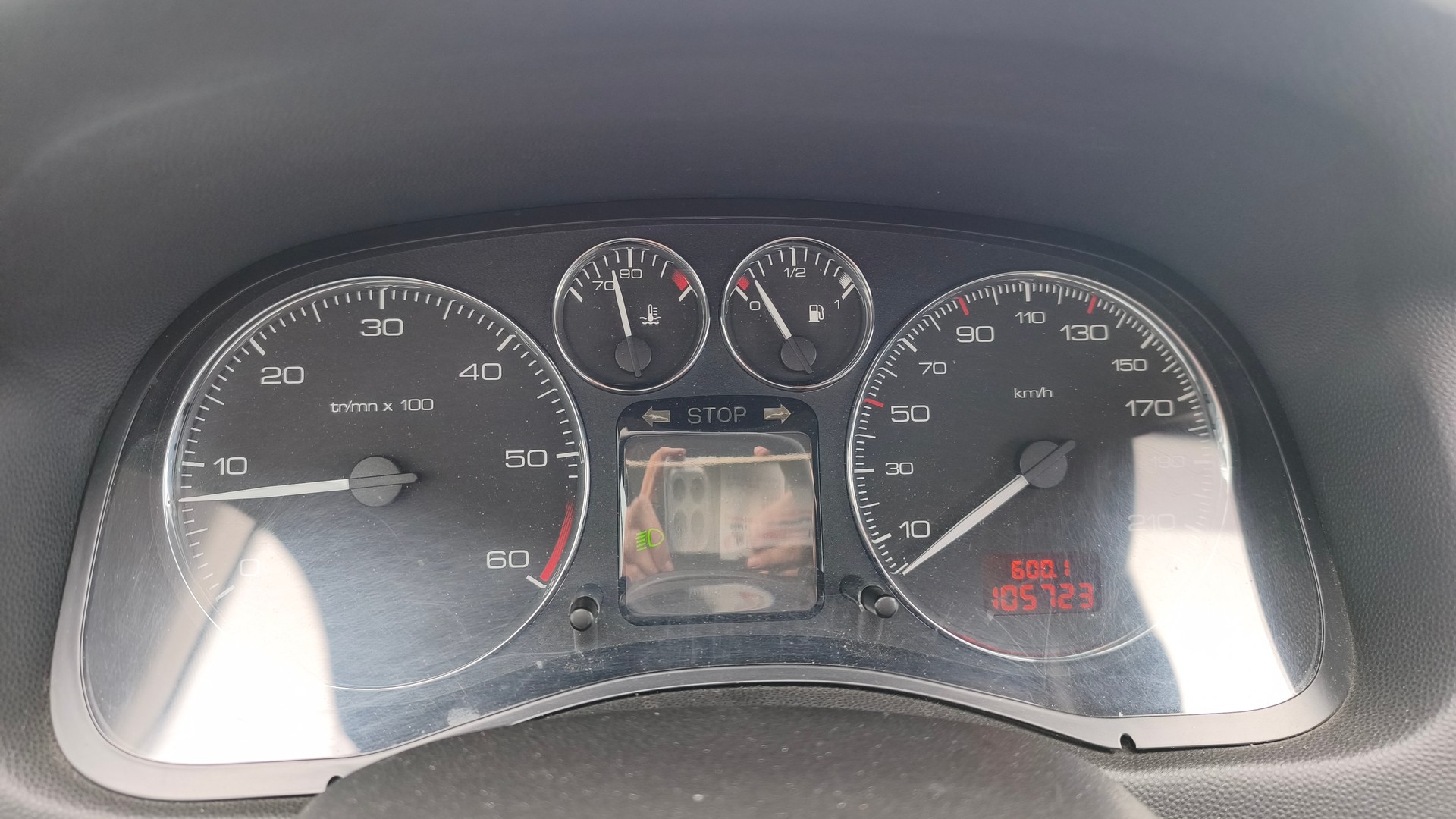 PEUGEOT 307 SW 2.0 HDI Black&Silver Edition-image-9