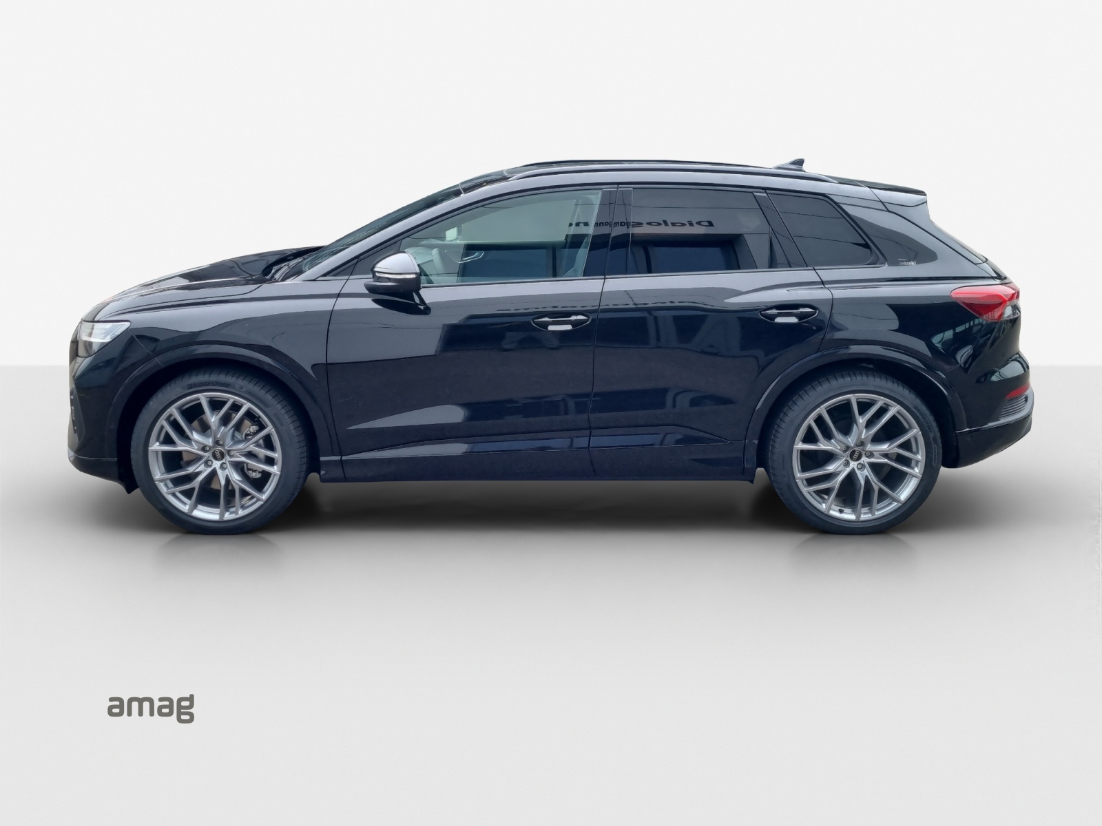 AUDI Q4 e-tron 45 Edition Swiss Ski quattro-showroom-element-1