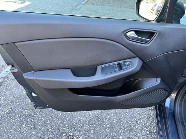 RENAULT Clio 1.0 Intens-image-19