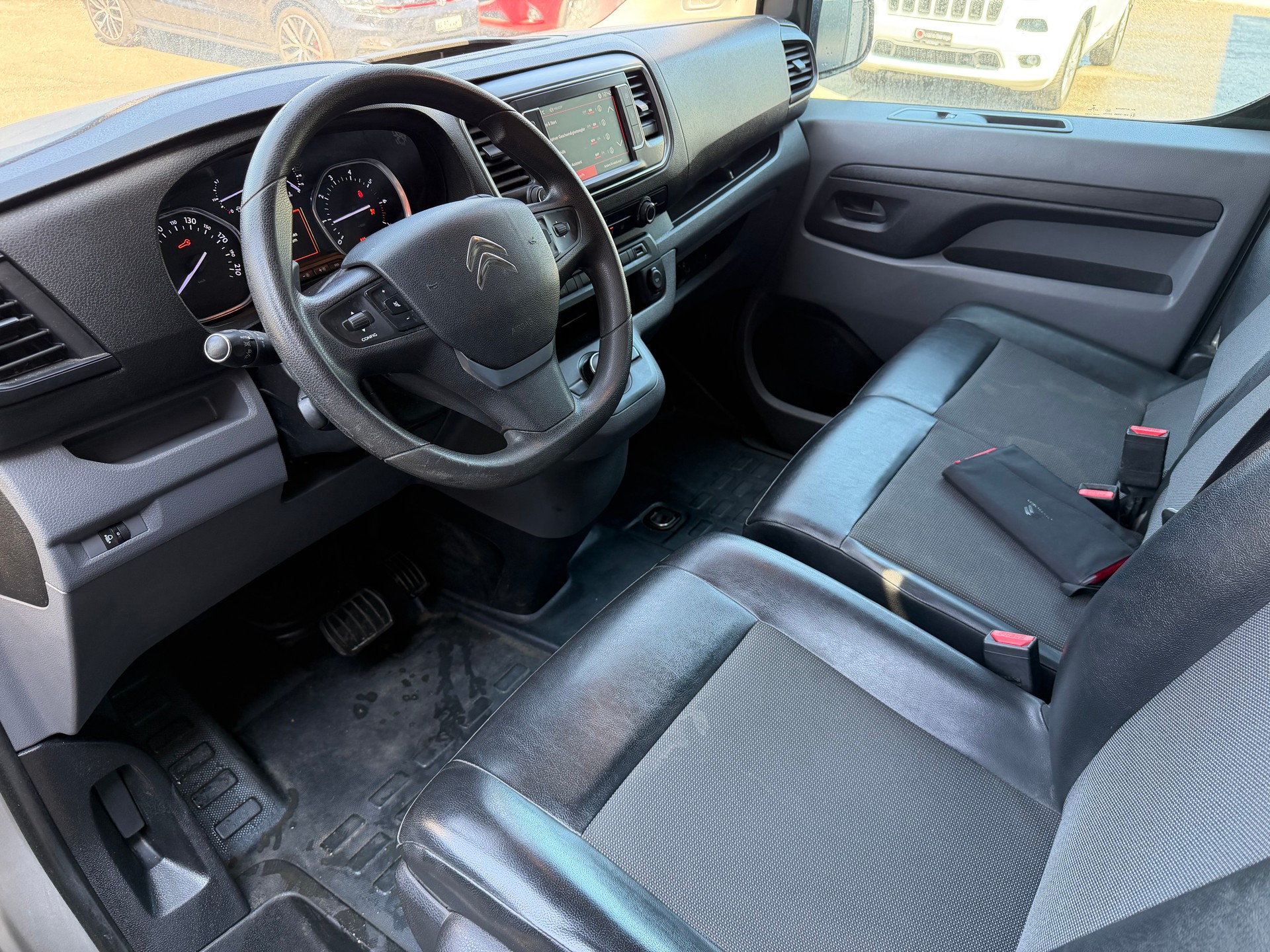 CITROEN Jumpy 2.0 BlueHDi 180 S&S M Komfort EAT6-image-9