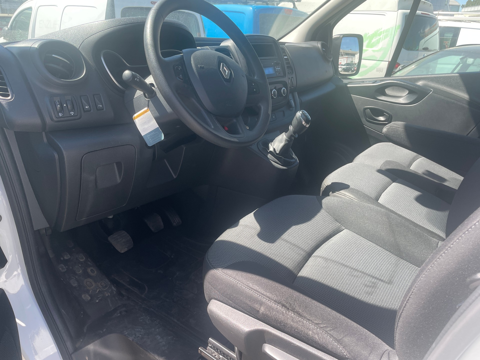 RENAULT Trafic 2.0 Energy dCi 120 3.0t Business L2H1-image-7