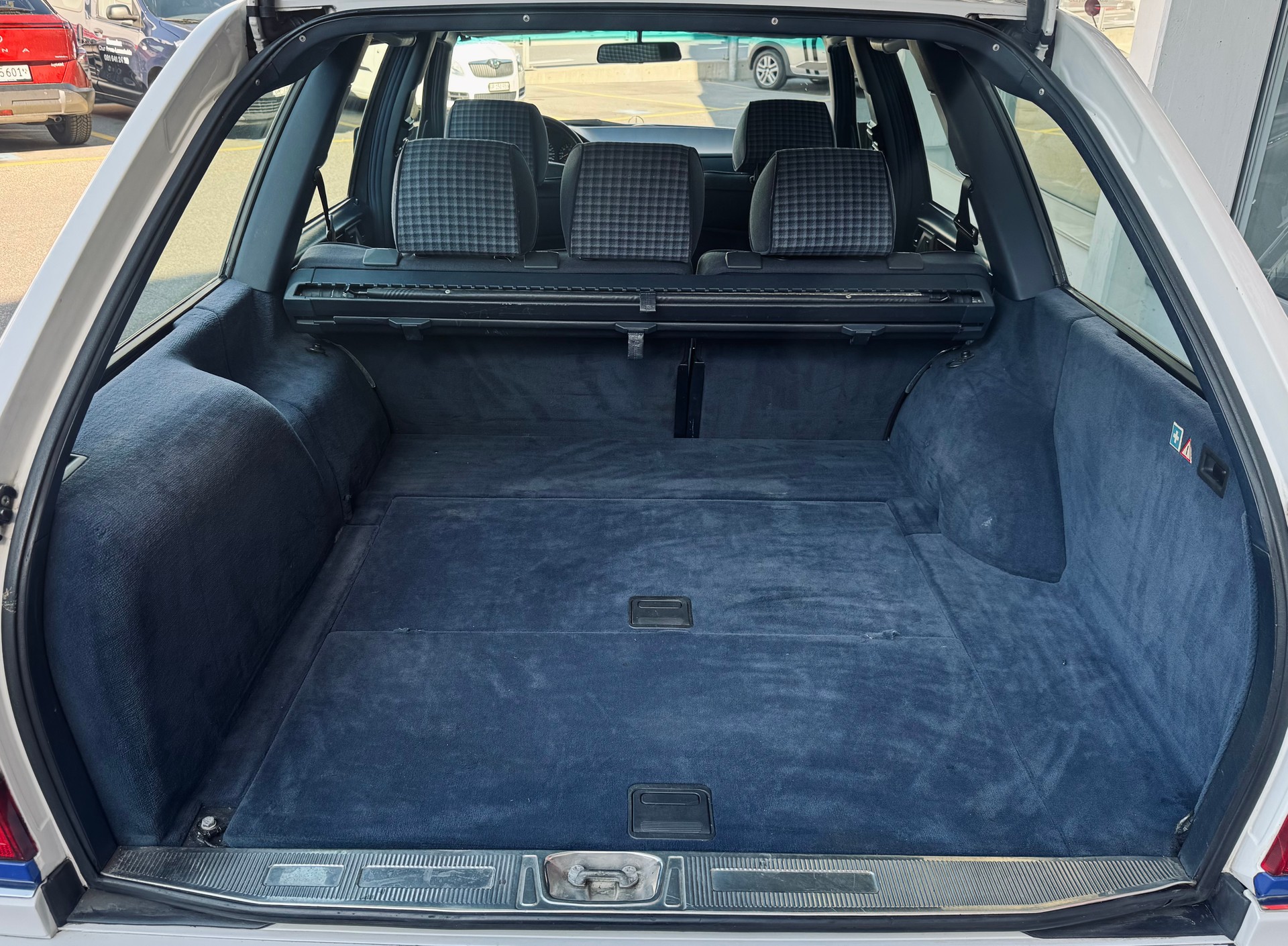 MERCEDES-BENZ E 280 Business Automatic-image-10