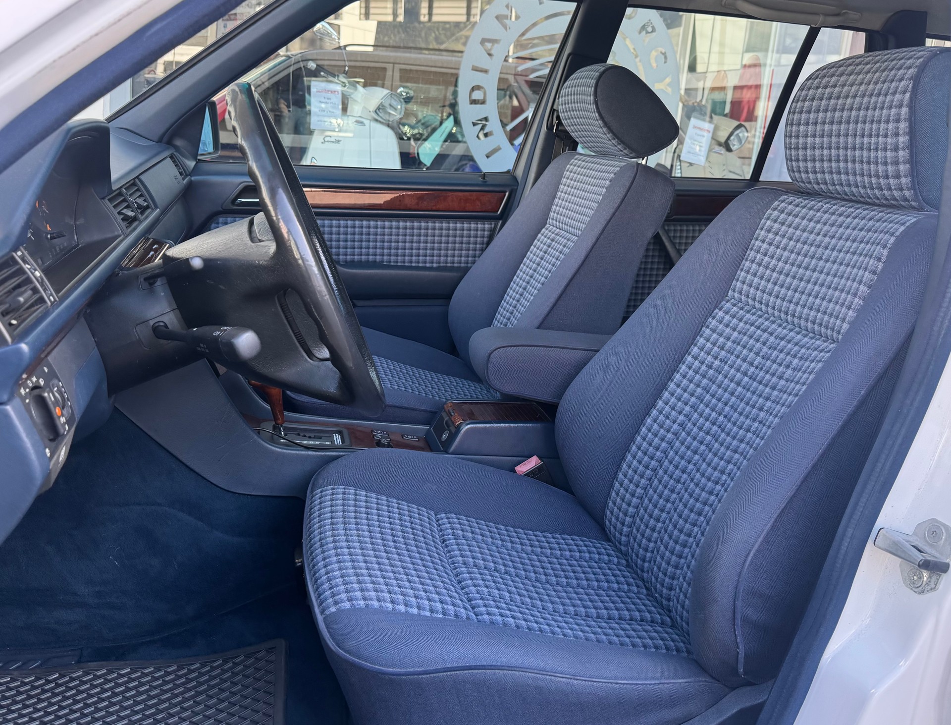 MERCEDES-BENZ E 280 Business Automatic-image-7