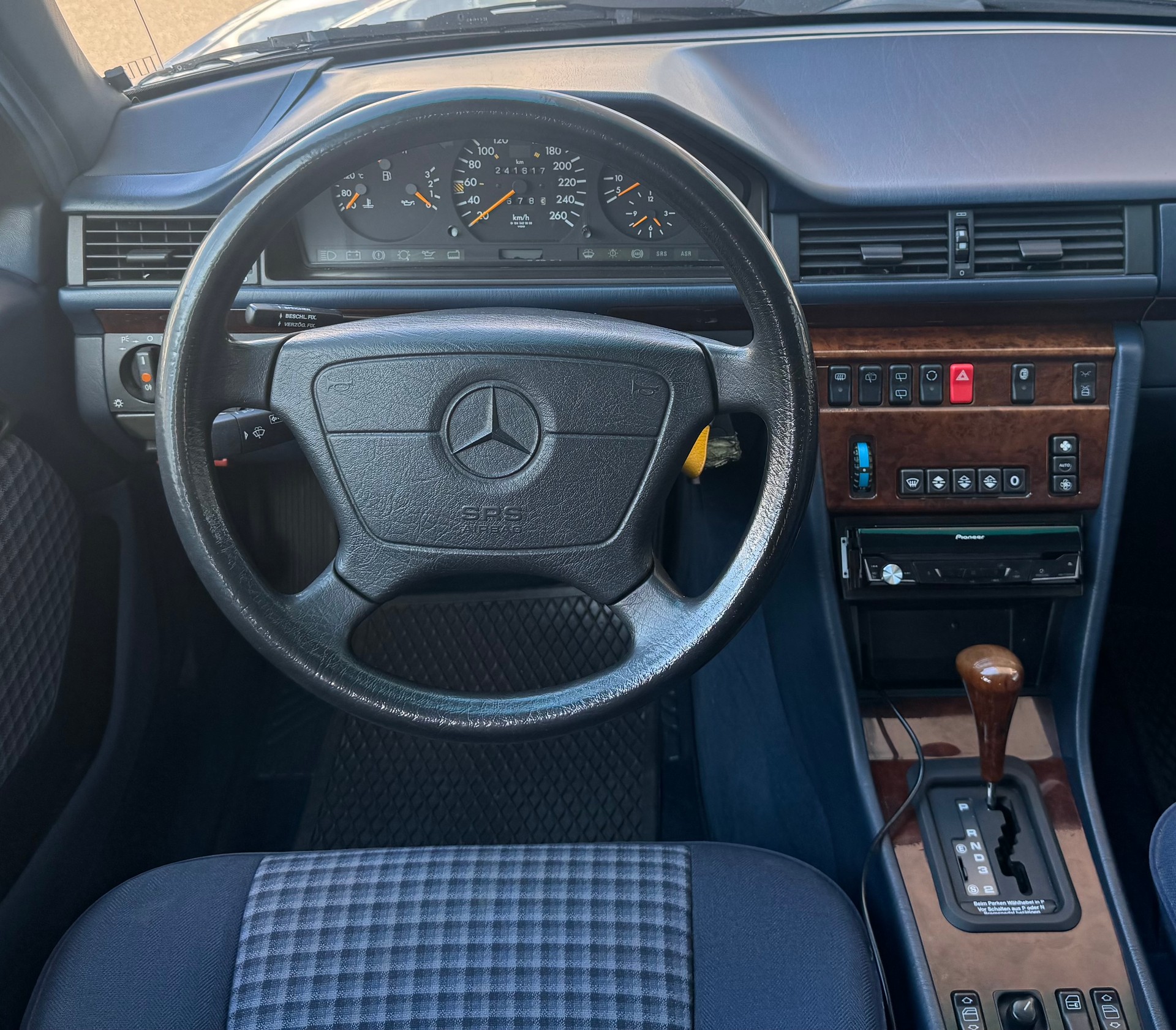 MERCEDES-BENZ E 280 Business Automatic-image-12