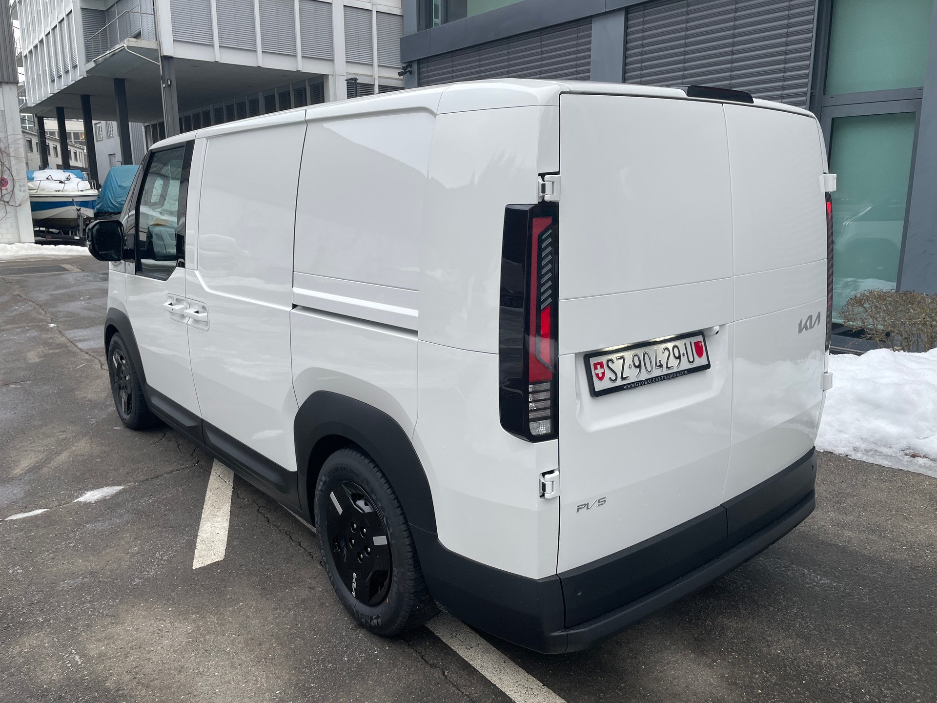 KIA PV5 Cargo 71.2 kWh Plus 2-Schiebetüren-image-6
