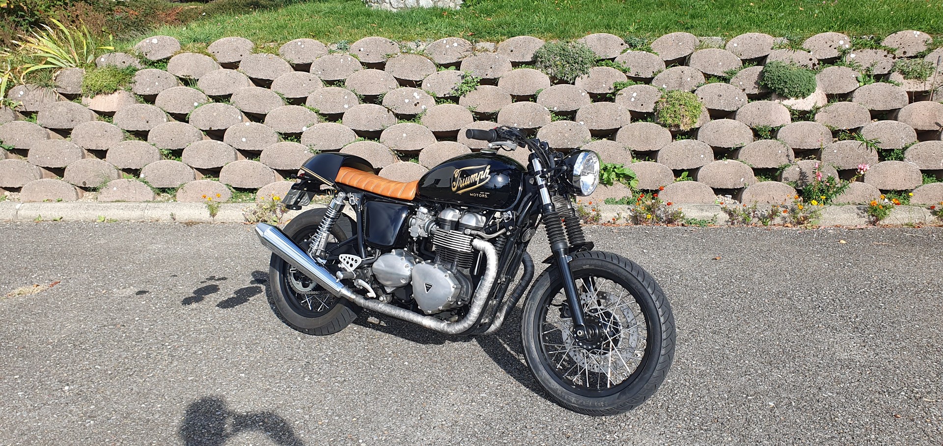 TRIUMPH Thruxton 900 i-image-1