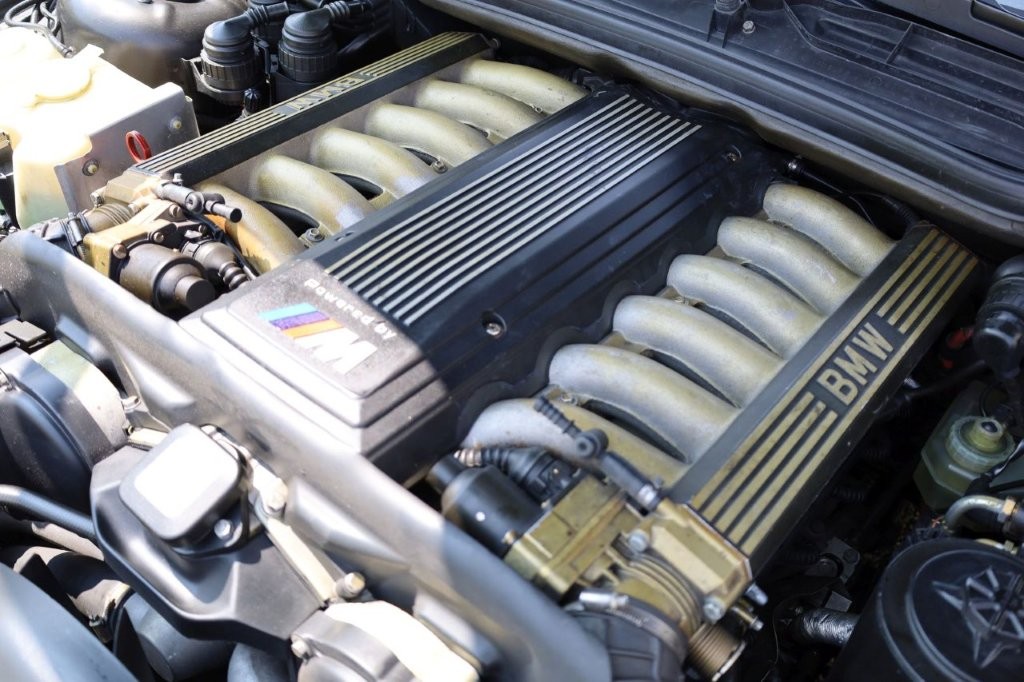 BMW CSi-image-29