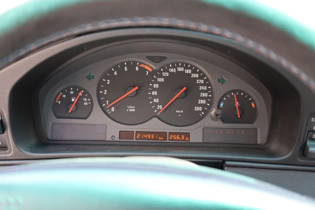 BMW CSi-image-25
