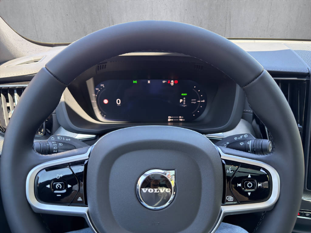 VOLVO XC60 2.0 T6 TE Black Edition eAWD-image-15