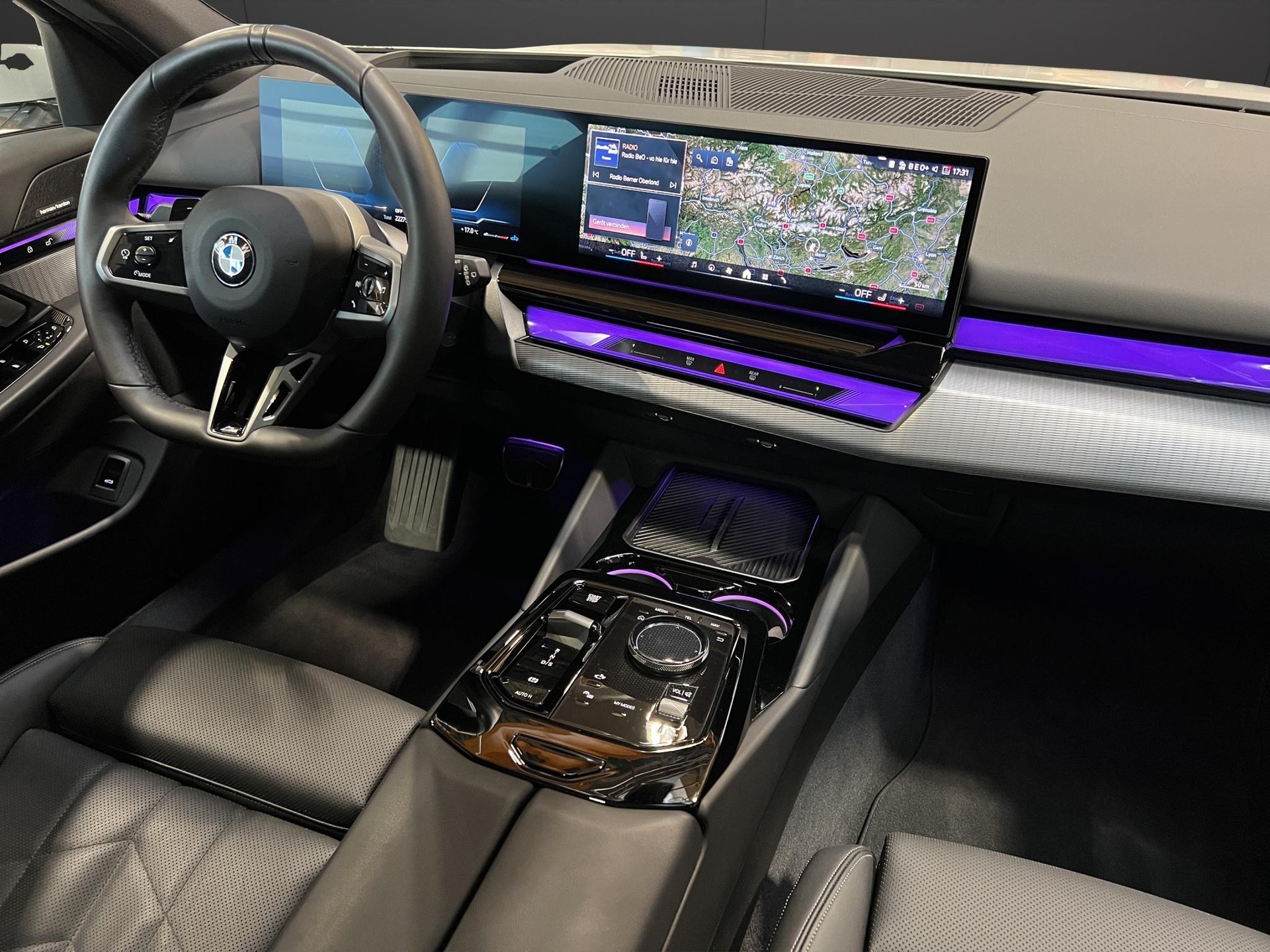 BMW 520d xDrive Touring M Sport-image-19