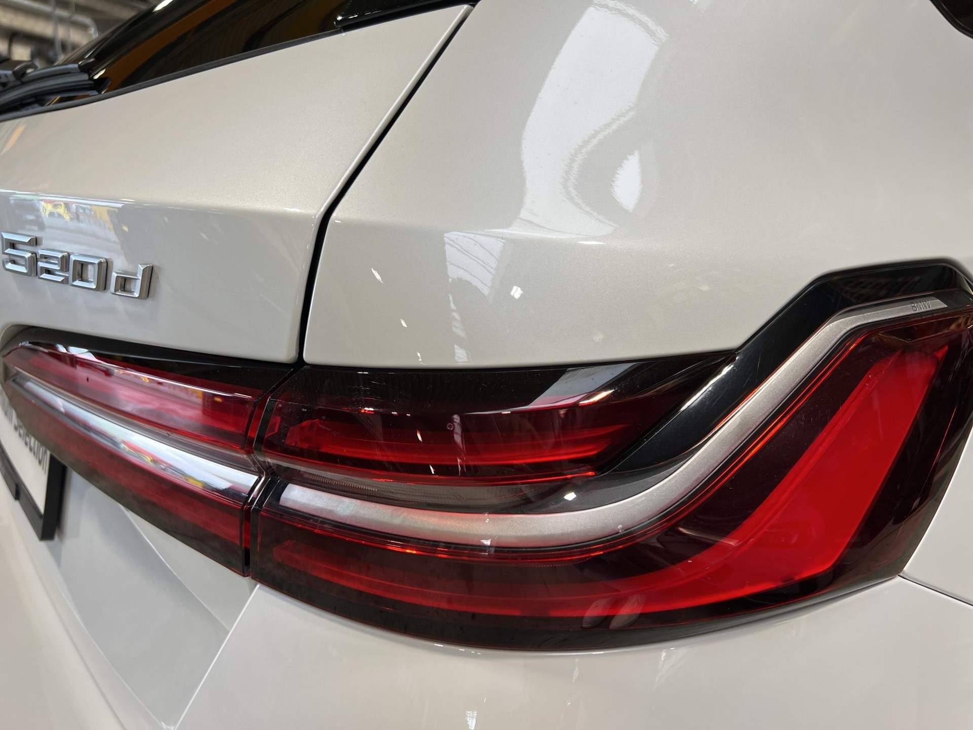 BMW 520d xDrive Touring M Sport-image-6
