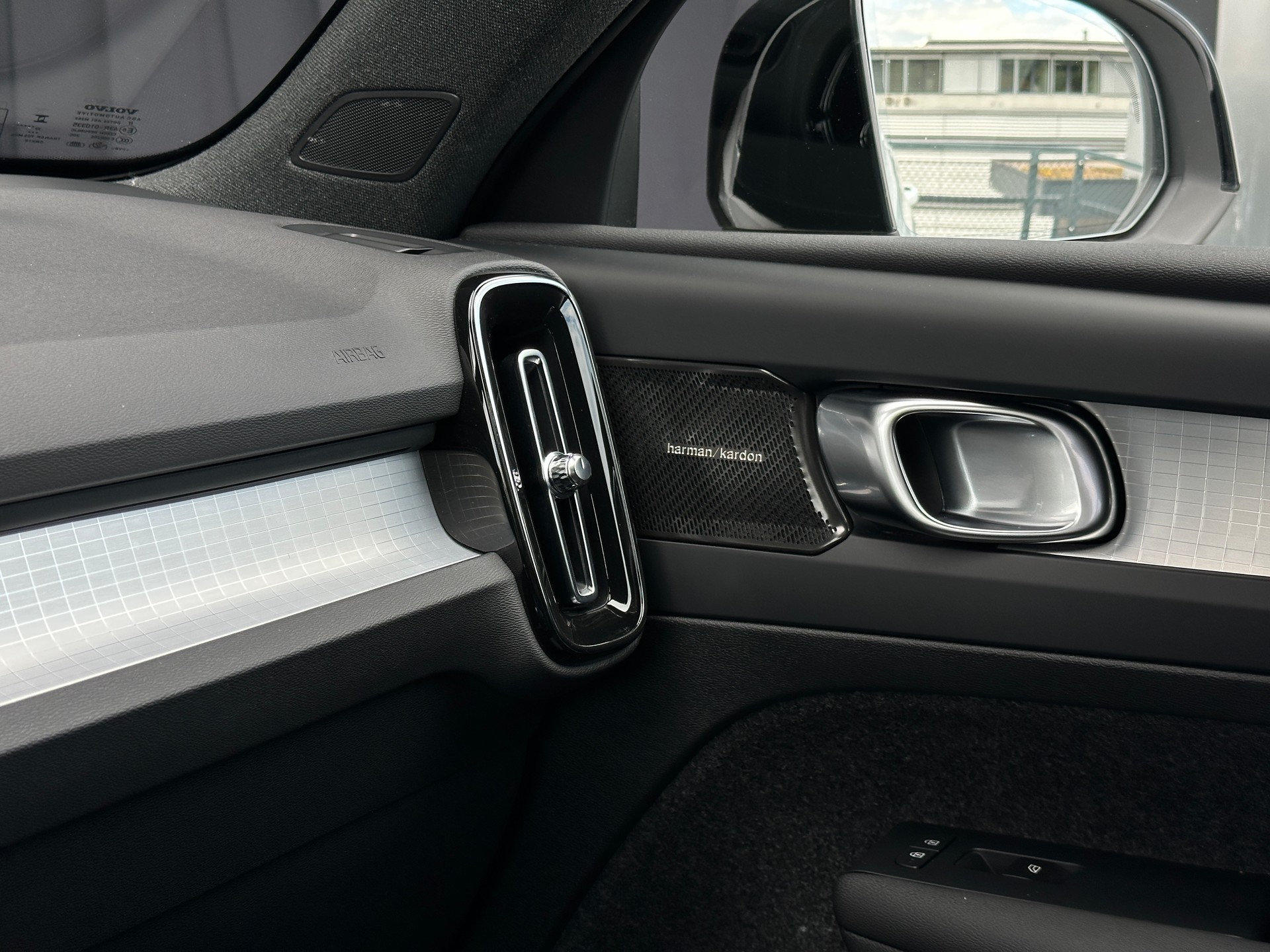 VOLVO XC40 B3 Benzin Mild Hybrid Plus Dark DCT-image-22
