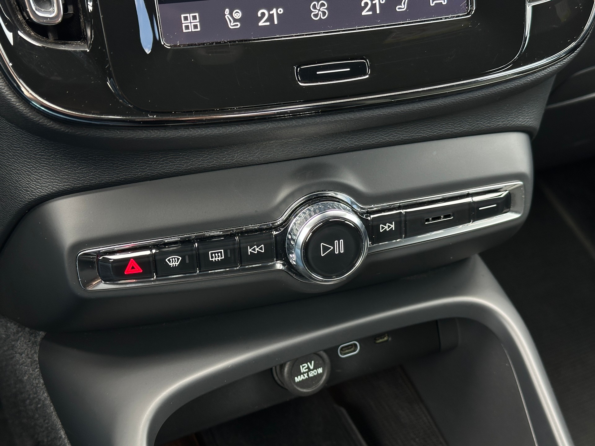 VOLVO XC40 B3 Benzin Mild Hybrid Plus Dark DCT-image-19