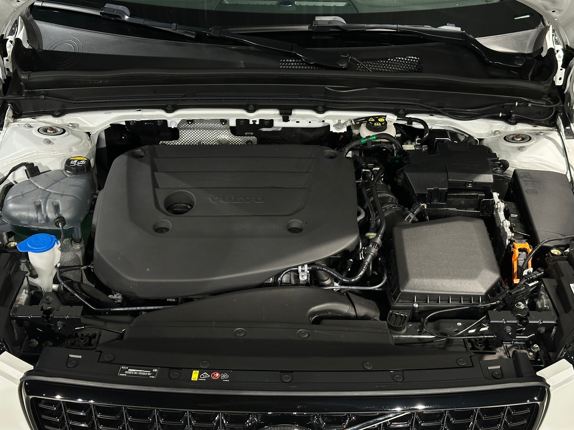VOLVO XC40 B3 Benzin Mild Hybrid Plus Dark DCT-image-25