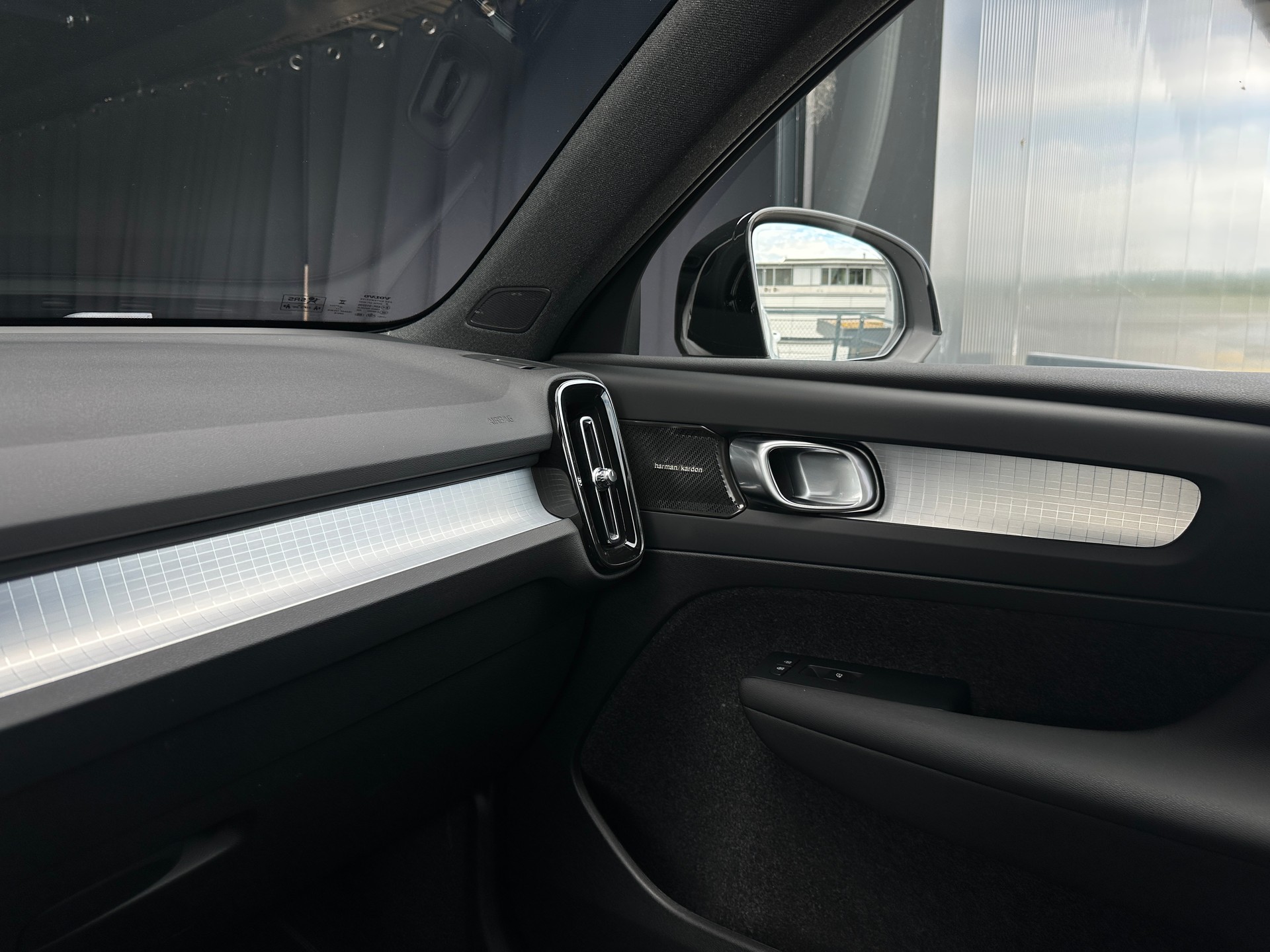VOLVO XC40 B3 Benzin Mild Hybrid Plus Dark DCT-image-21