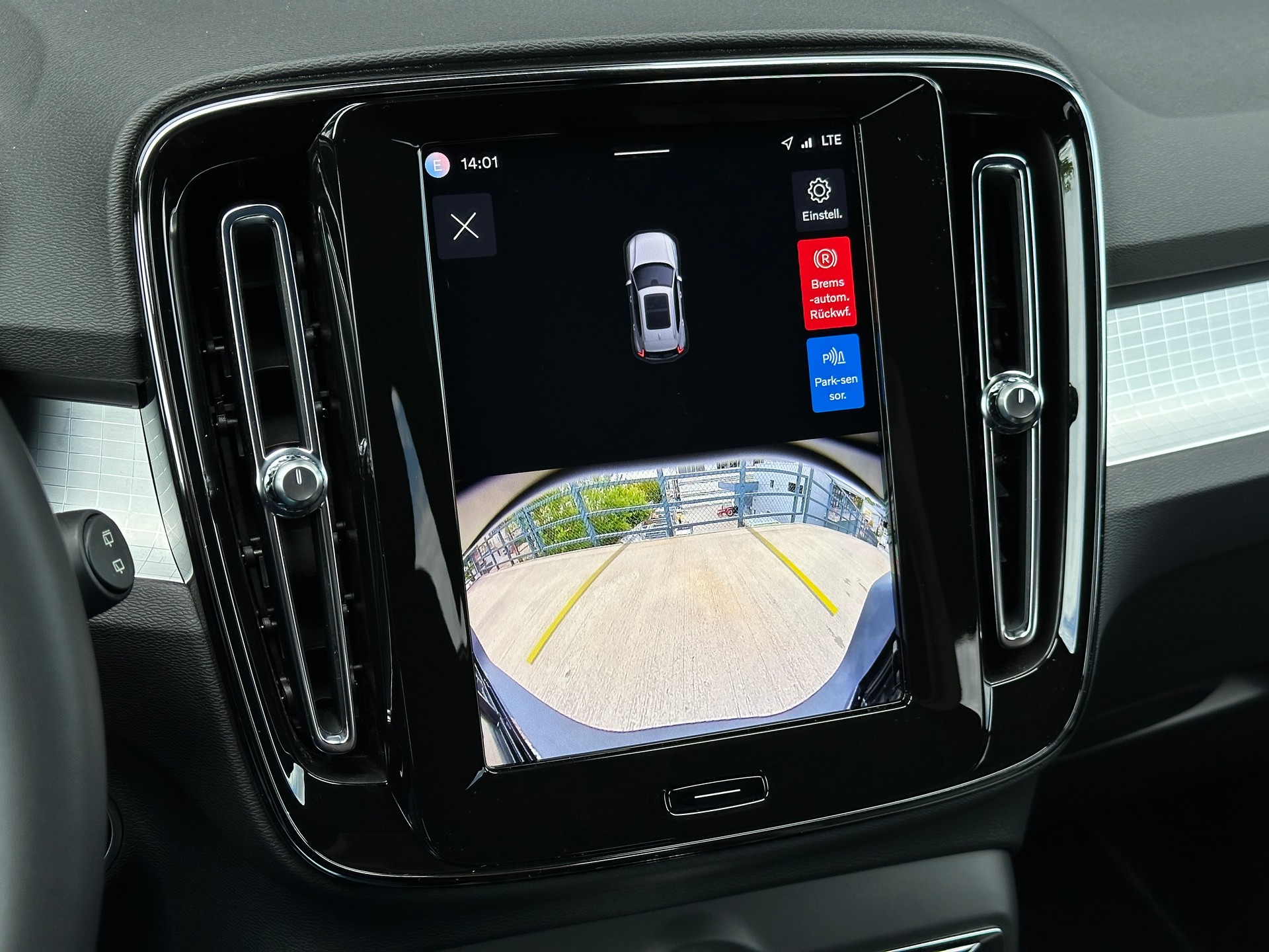 VOLVO XC40 B3 Benzin Mild Hybrid Plus Dark DCT-image-18