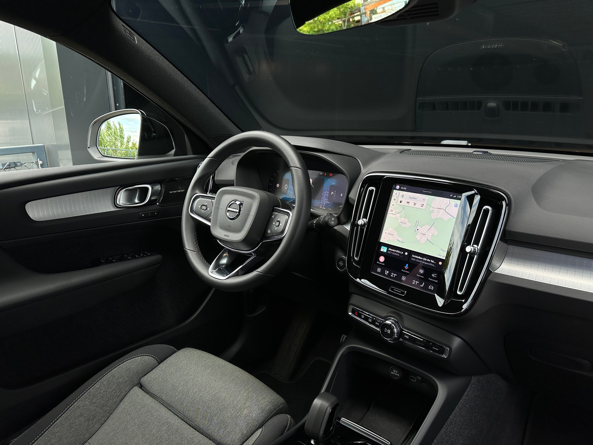 VOLVO XC40 B3 Benzin Mild Hybrid Plus Dark DCT-image-13