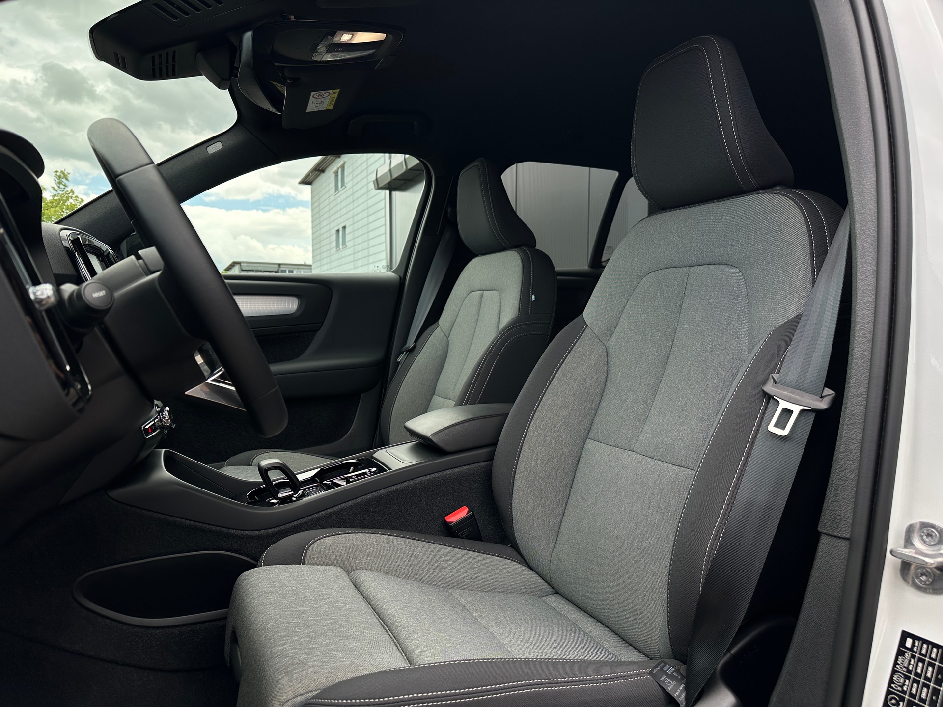 VOLVO XC40 B3 Benzin Mild Hybrid Plus Dark DCT-image-9