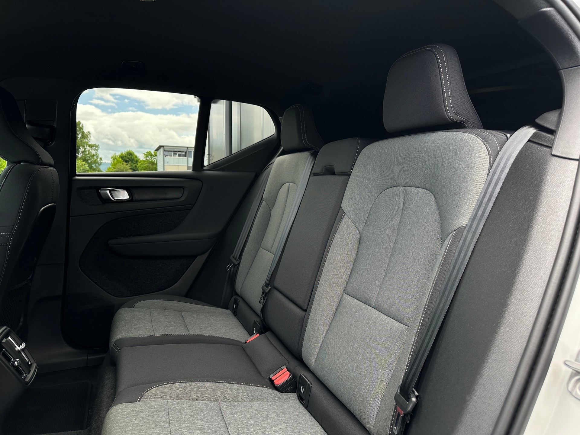 VOLVO XC40 B3 Benzin Mild Hybrid Plus Dark DCT-image-11
